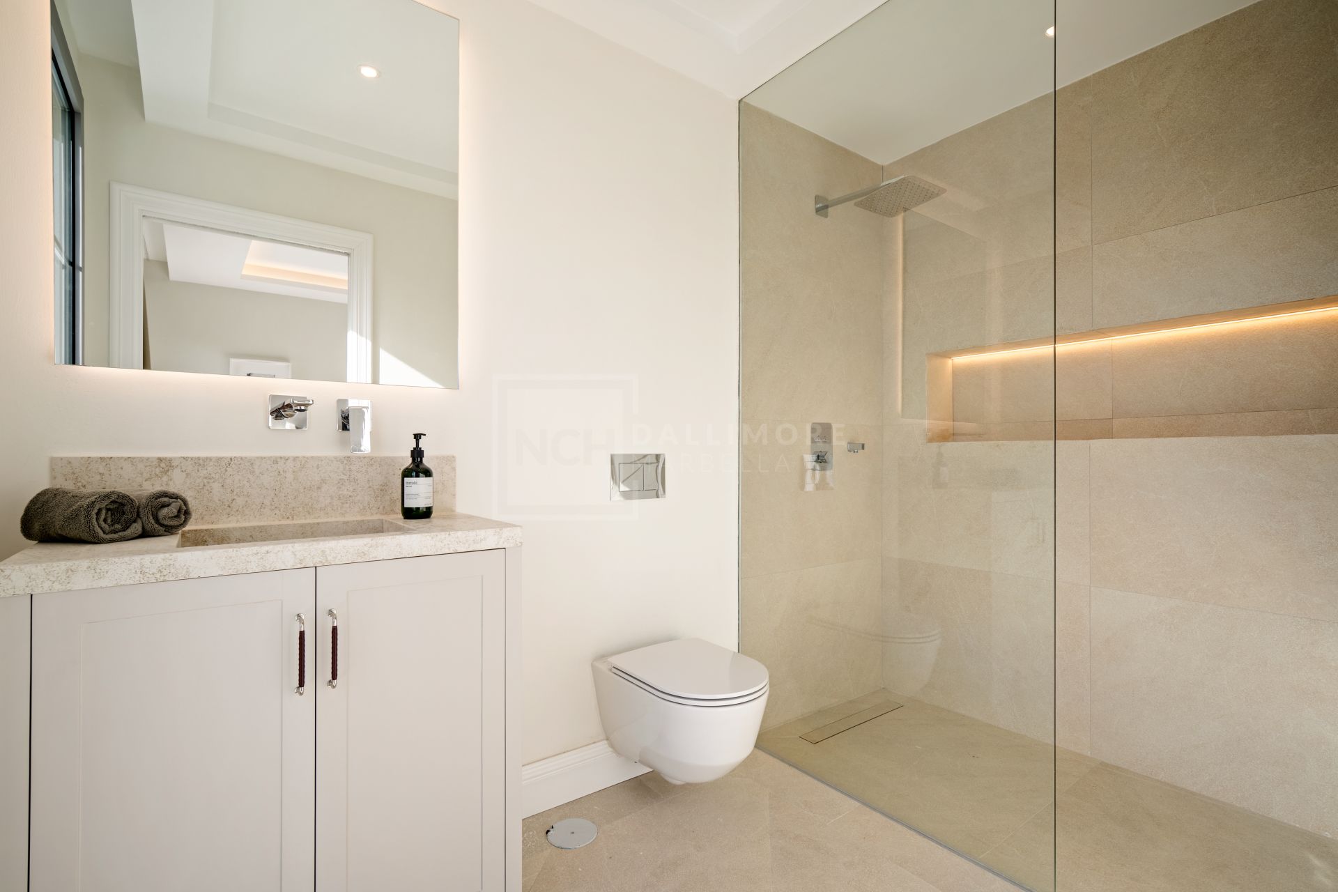 Beautifully Crafted Villa with Private Pool, Gym and Wine Cellar