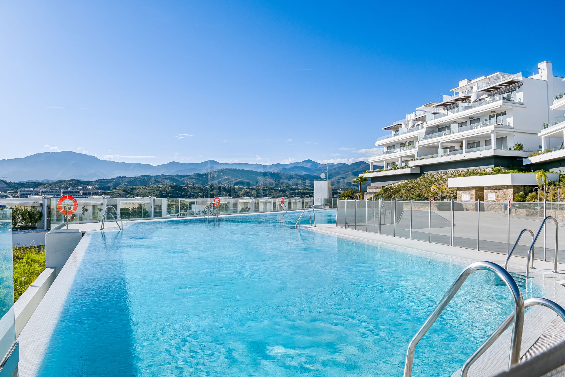 Moderno Apartamento de 3 Dormitorios en Oceana Views, Cancelada