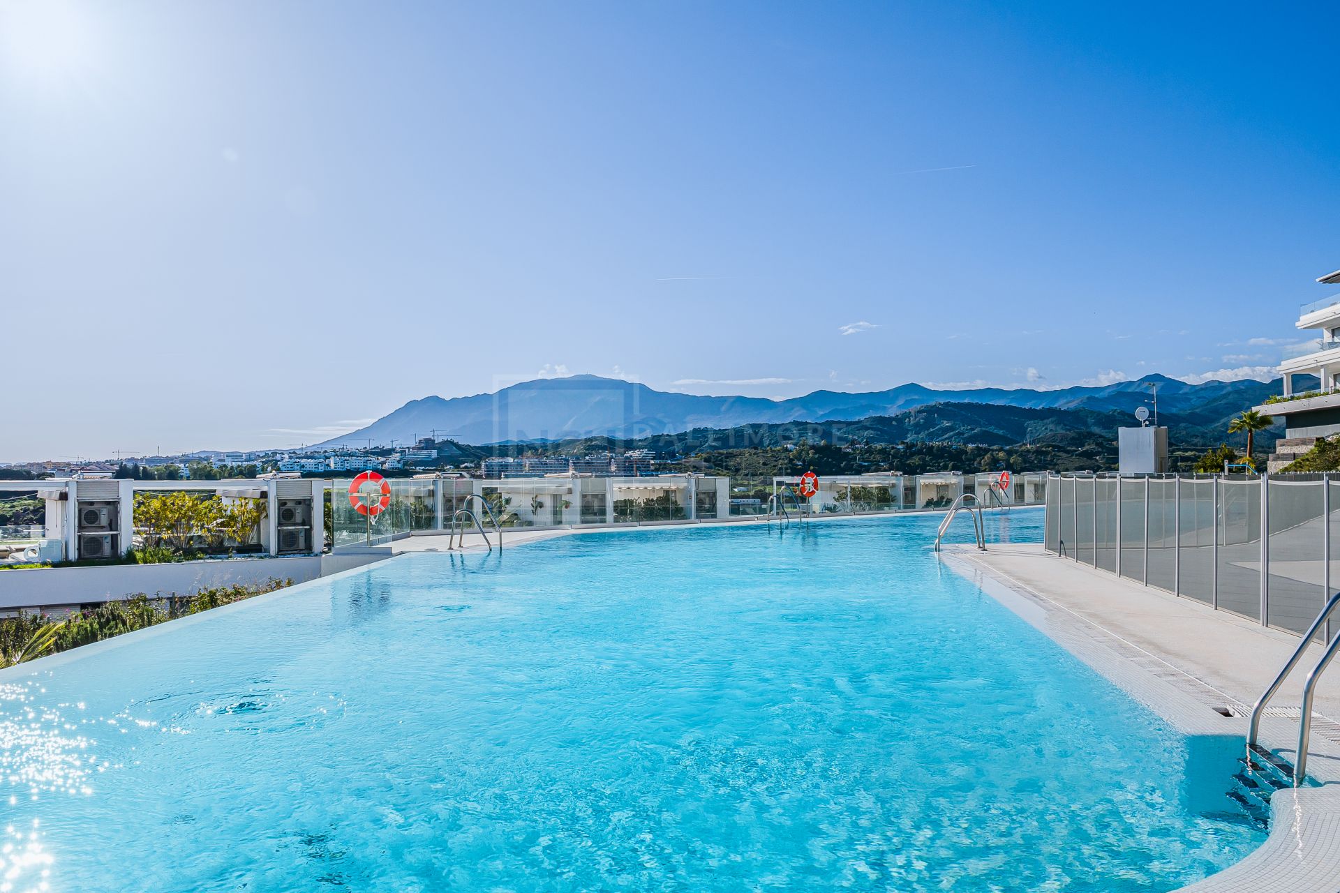 Moderno Apartamento de 3 Dormitorios en Oceana Views, Cancelada