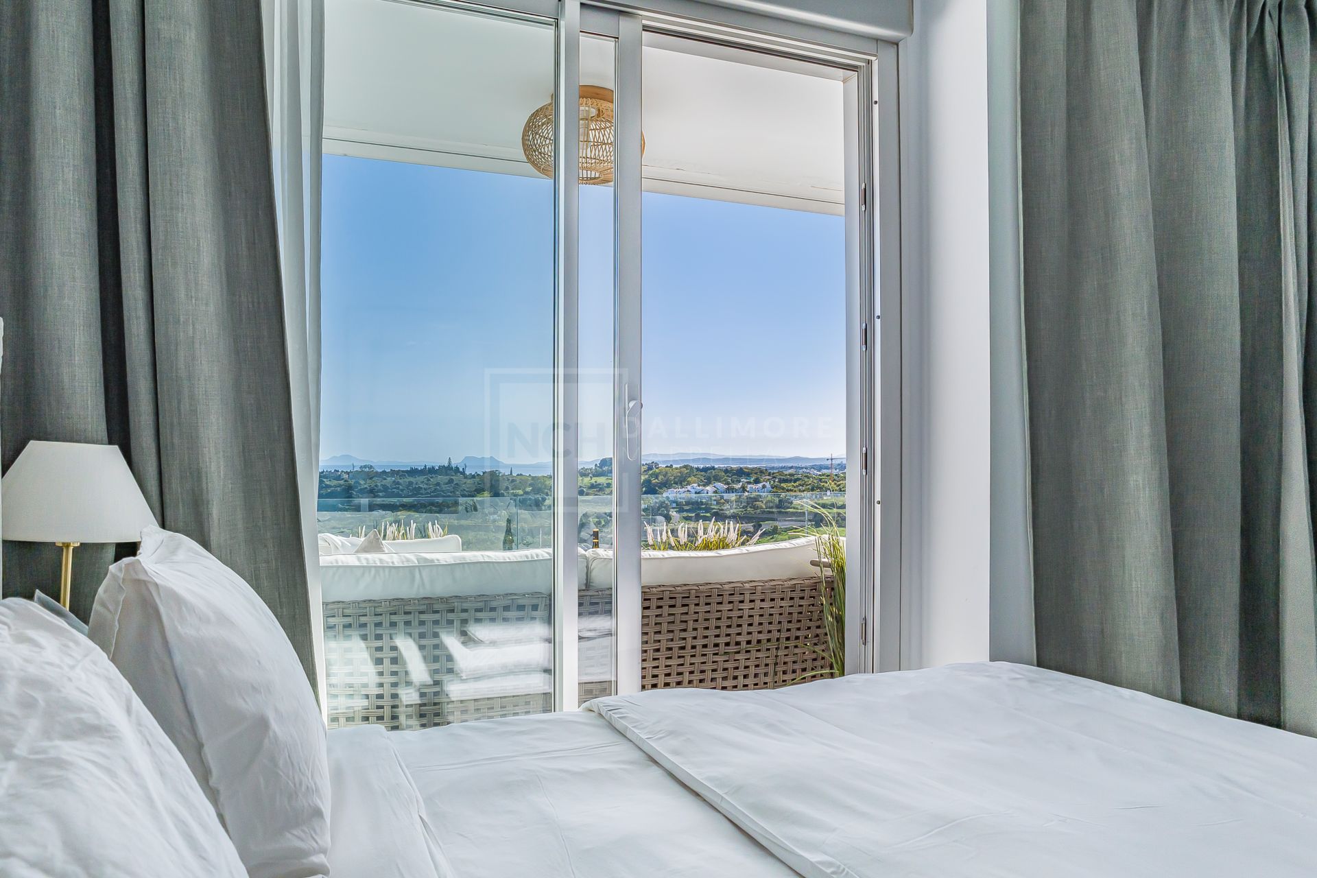 Moderno Apartamento de 3 Dormitorios en Oceana Views, Cancelada