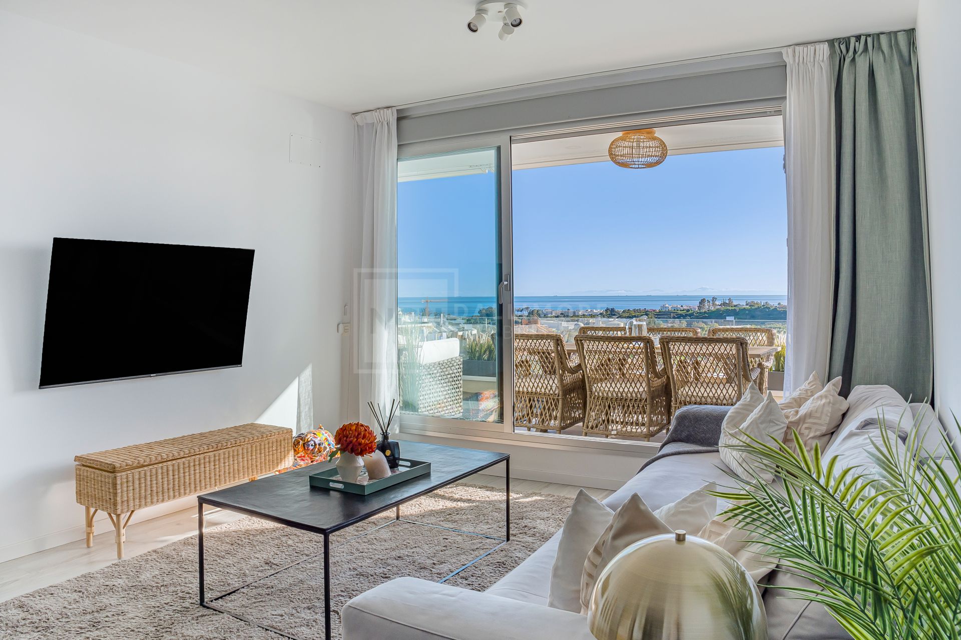 Moderno Apartamento de 3 Dormitorios en Oceana Views, Cancelada