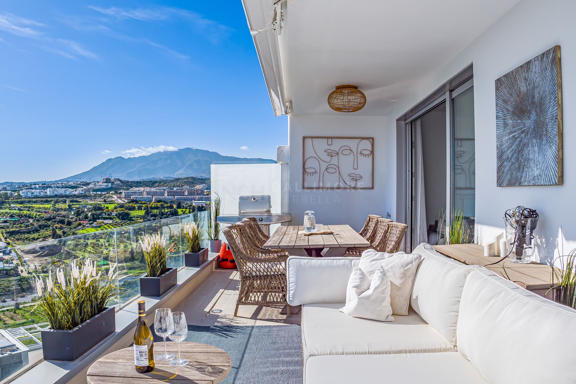 Moderno Apartamento de 3 Dormitorios en Oceana Views, Cancelada