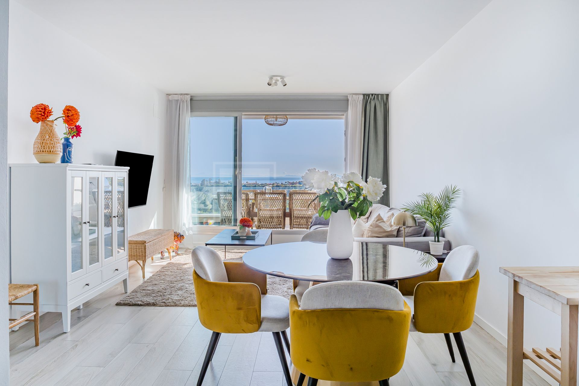 Moderno Apartamento de 3 Dormitorios en Oceana Views, Cancelada