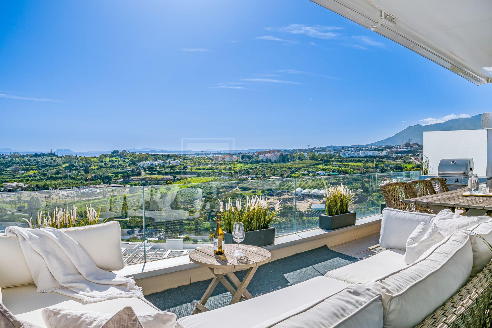 Moderno Apartamento de 3 Dormitorios en Oceana Views, Cancelada