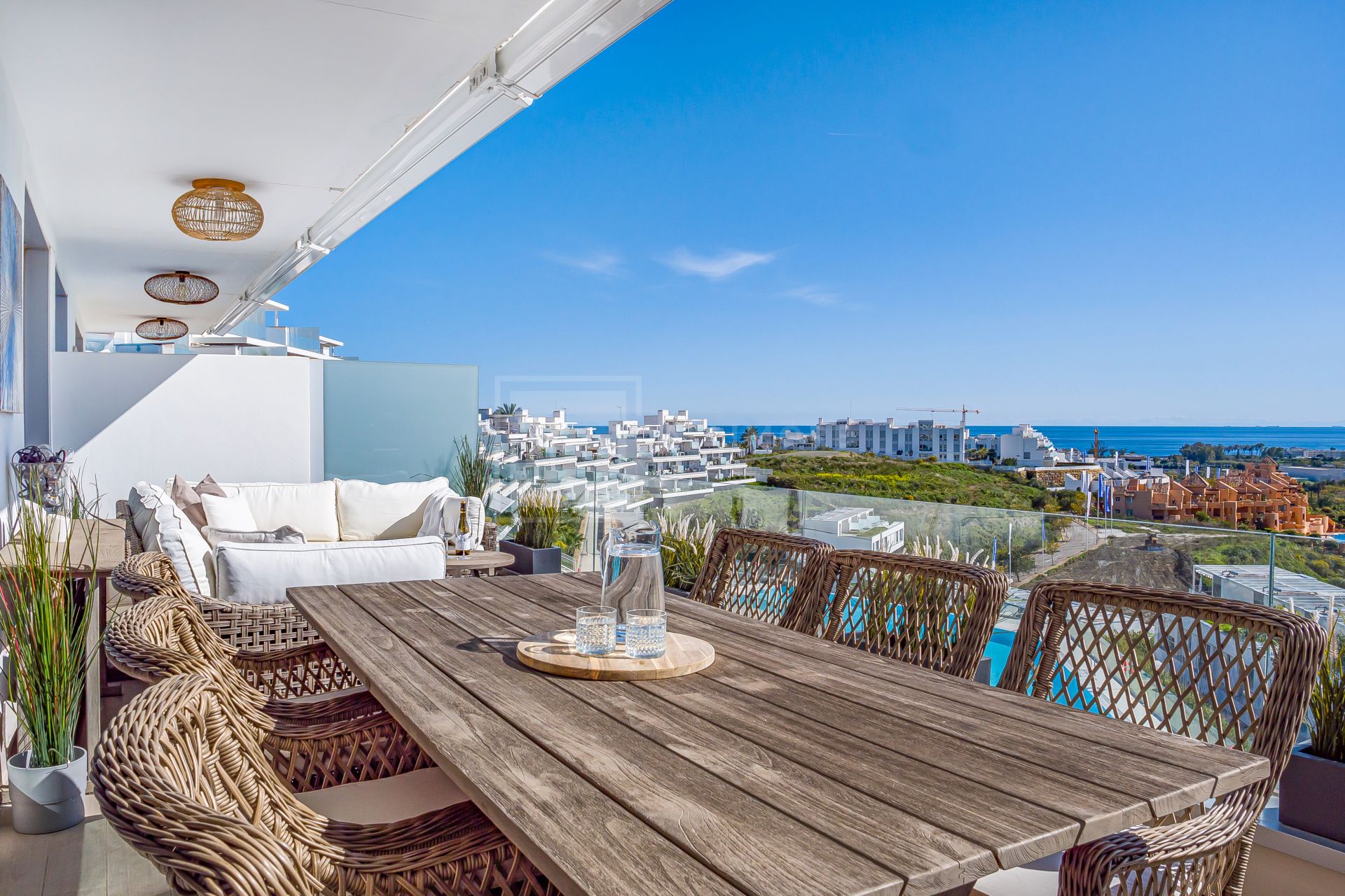 Moderno Apartamento de 3 Dormitorios en Oceana Views, Cancelada