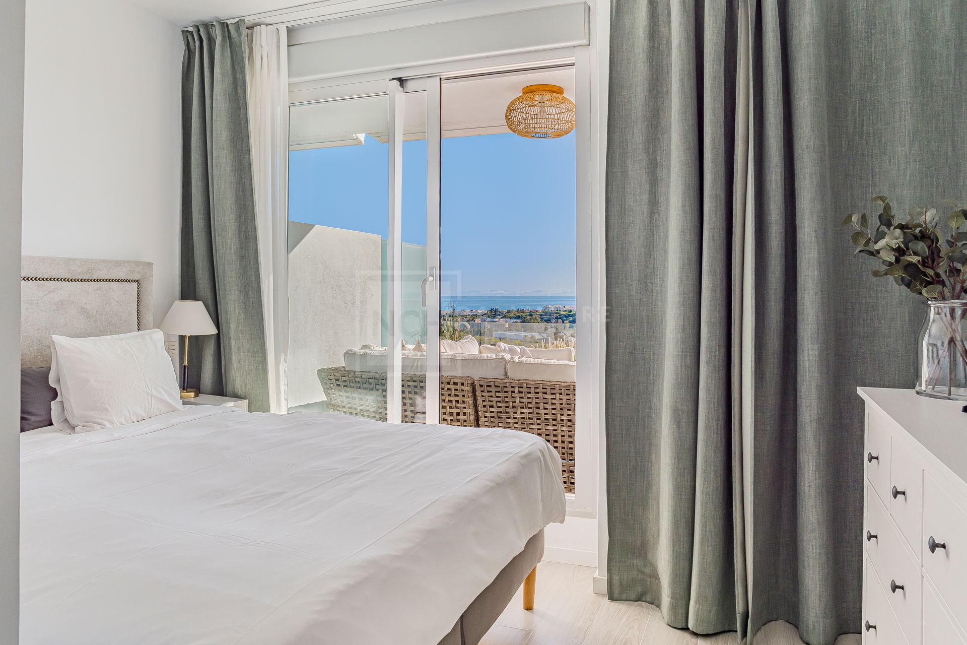 Moderno Apartamento de 3 Dormitorios en Oceana Views, Cancelada