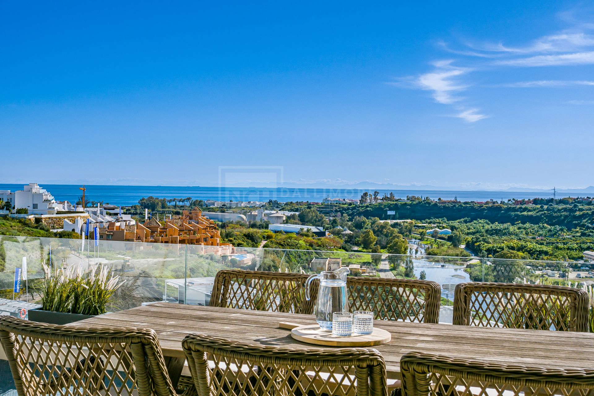 Moderno Apartamento de 3 Dormitorios en Oceana Views, Cancelada
