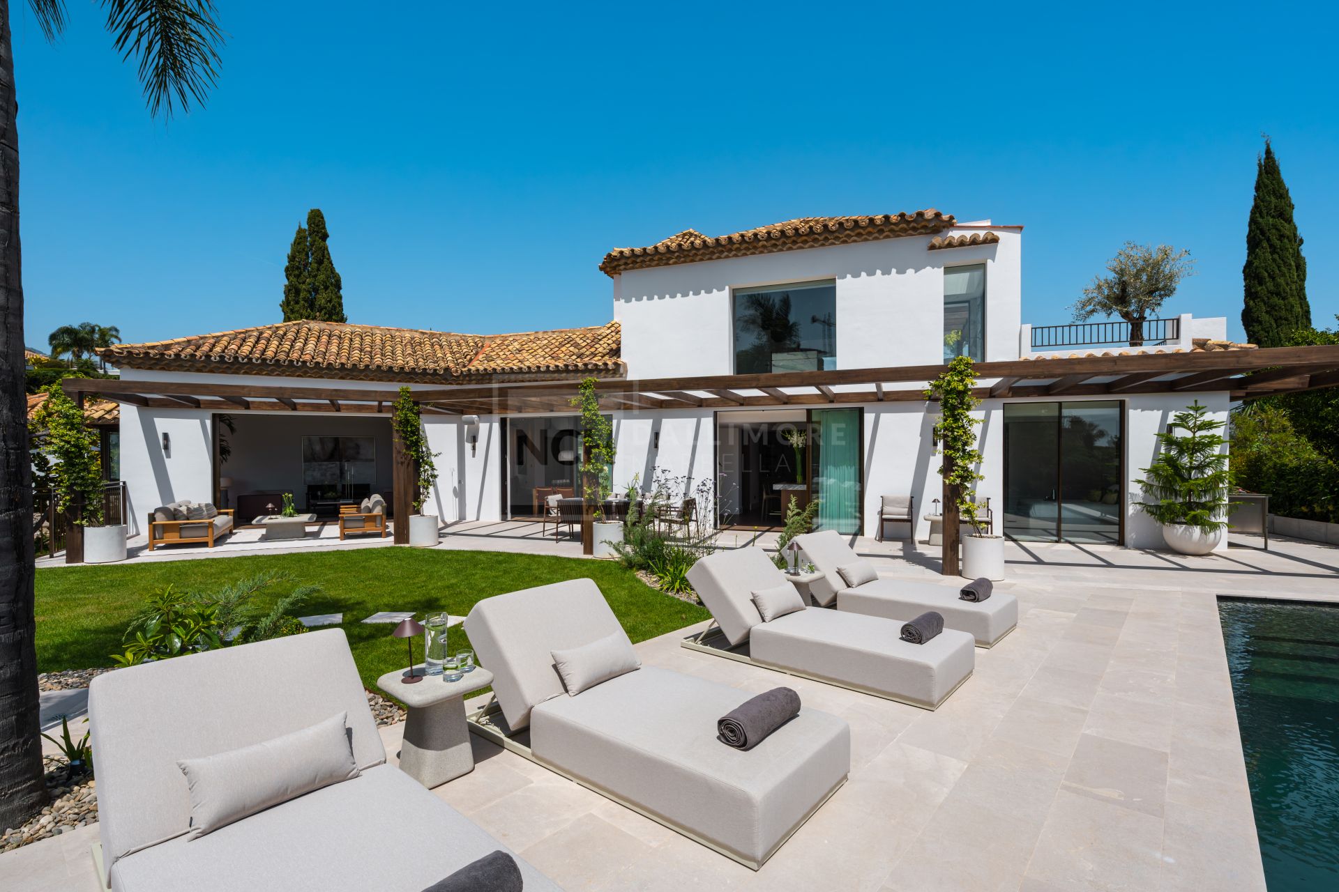 Refined Mediterranean Living With Panoramic Sea and Mountain Views