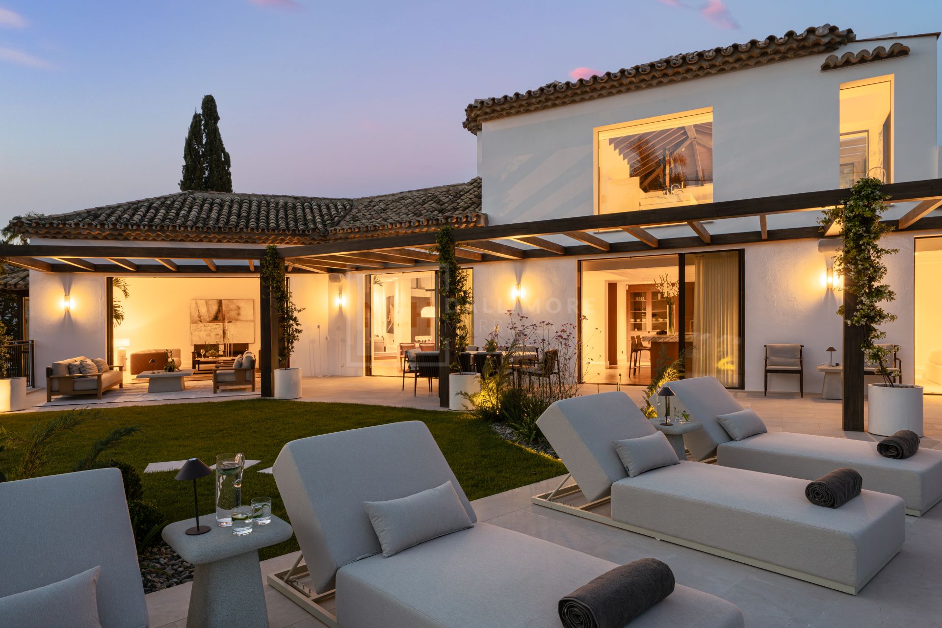 Refined Mediterranean Living With Panoramic Sea and Mountain Views