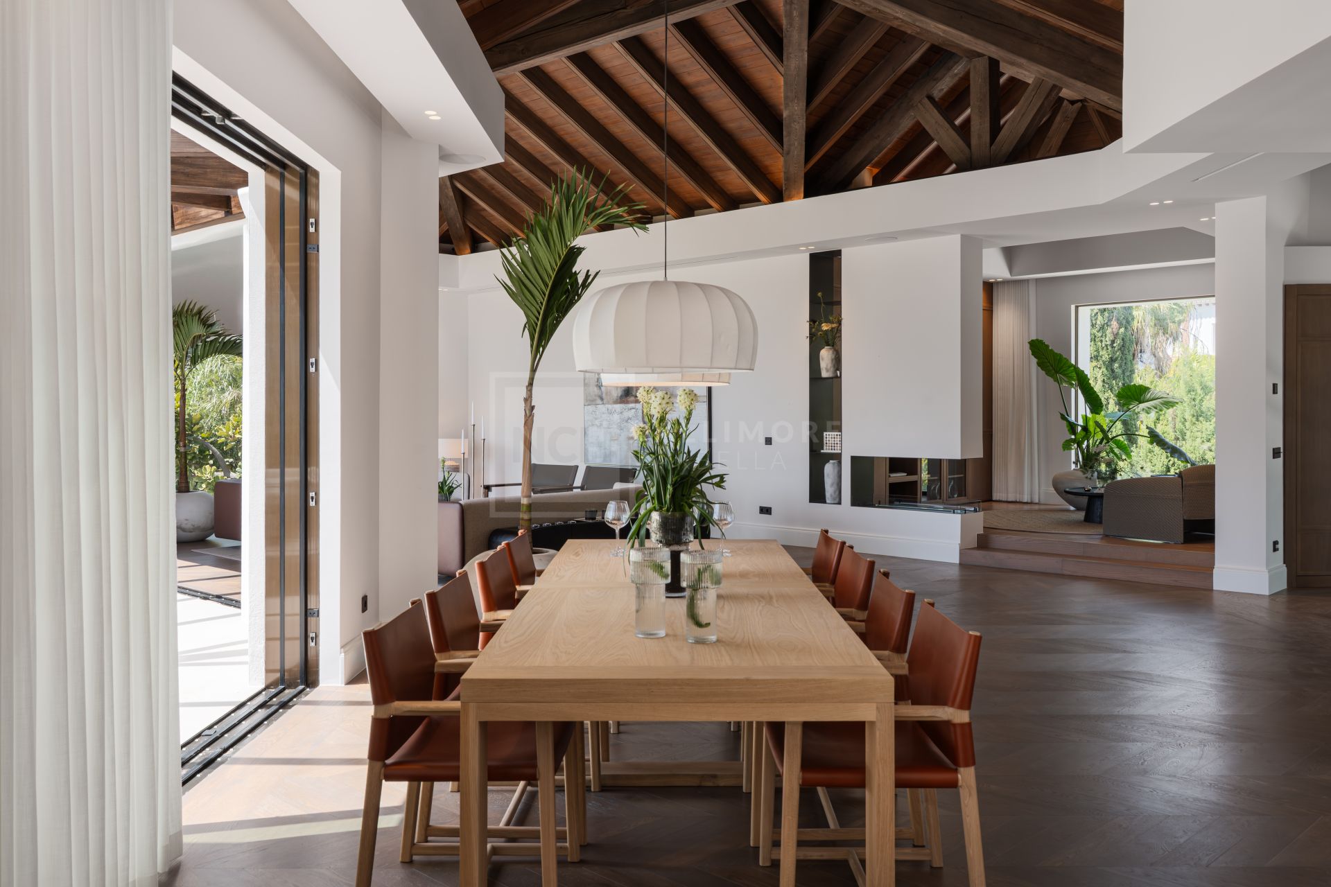 Refined Mediterranean Living With Panoramic Sea and Mountain Views