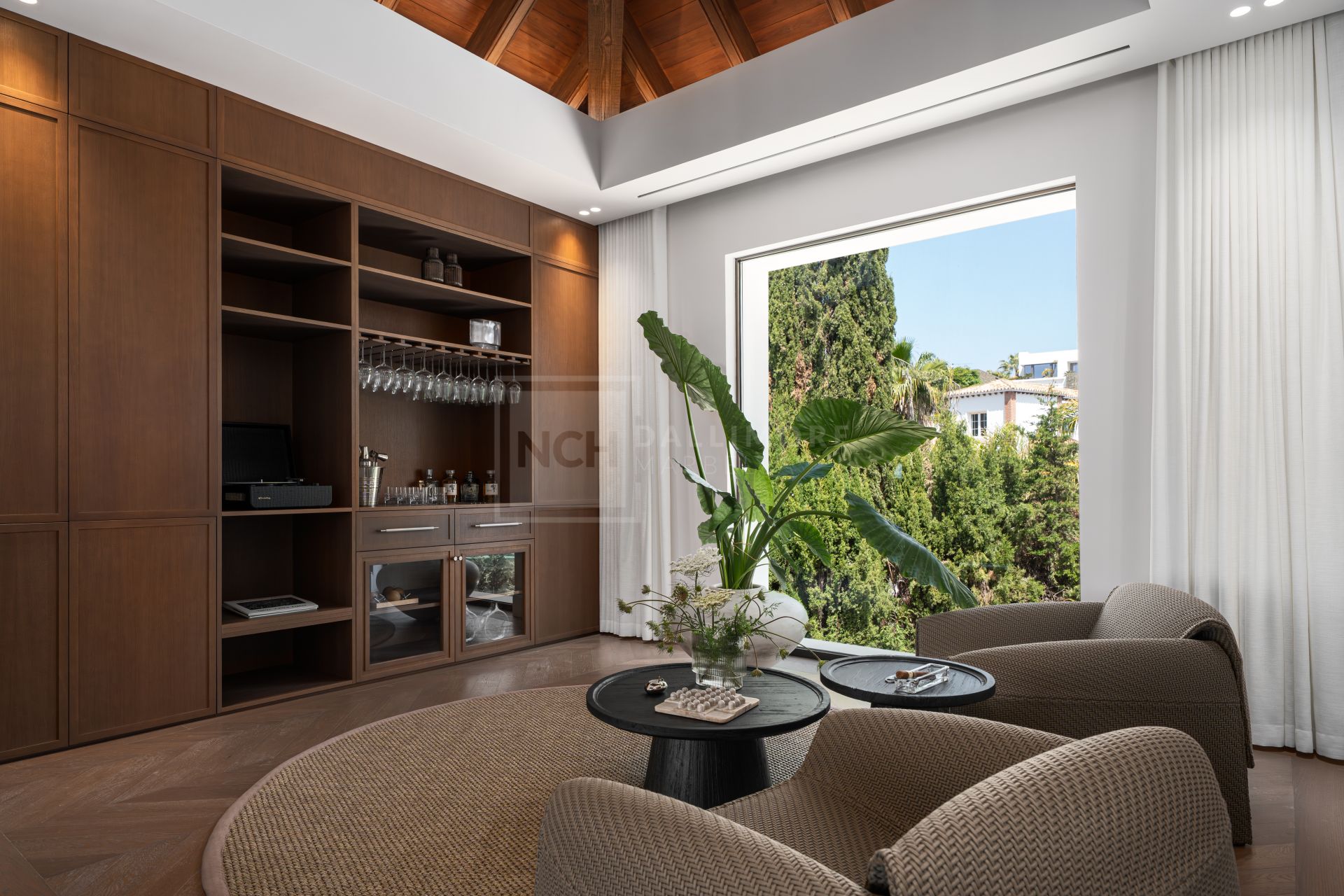 Refined Mediterranean Living With Panoramic Sea and Mountain Views