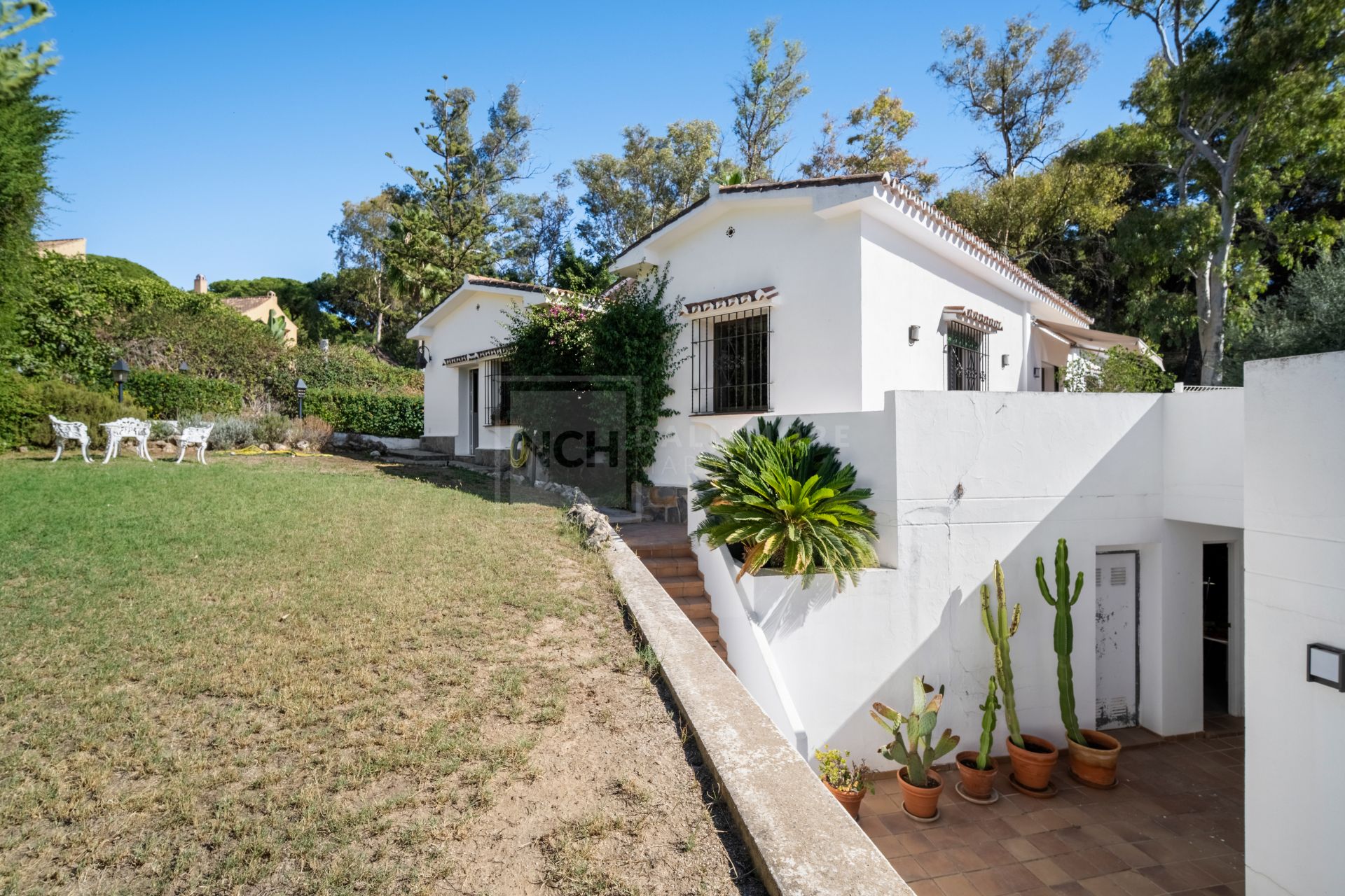 Mediterranean Charm, Privacy and Exceptional Potential near Marbella Centre