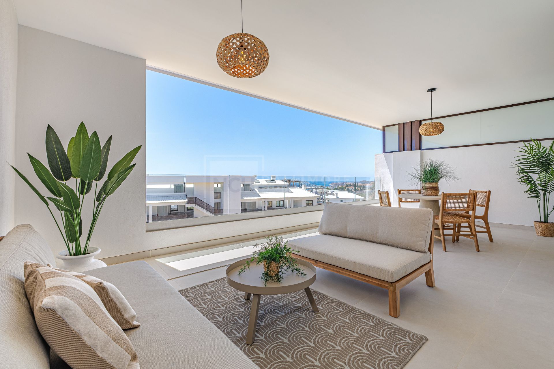 Moderno Apartamento con Magnífico Espacio Exterior en Lomas del Higuerón