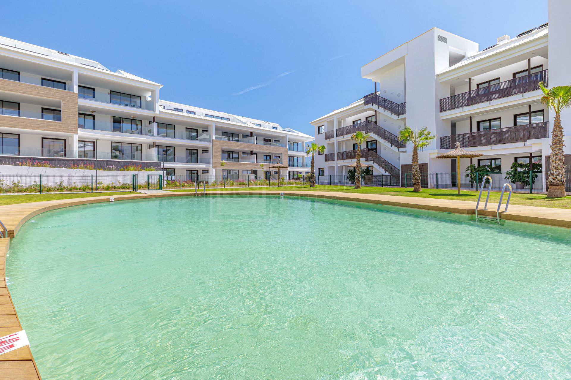 Moderno Apartamento con Magnífico Espacio Exterior en Lomas del Higuerón