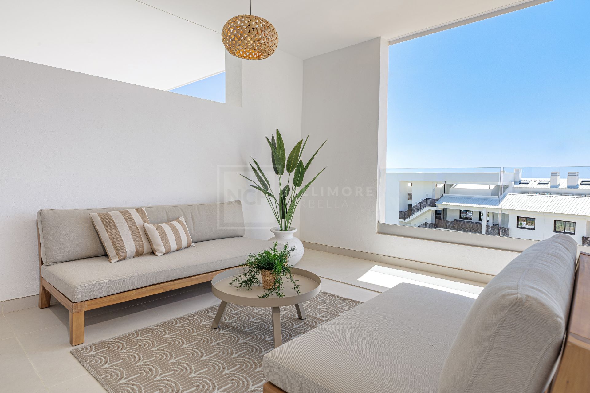 Moderno Apartamento con Magnífico Espacio Exterior en Lomas del Higuerón