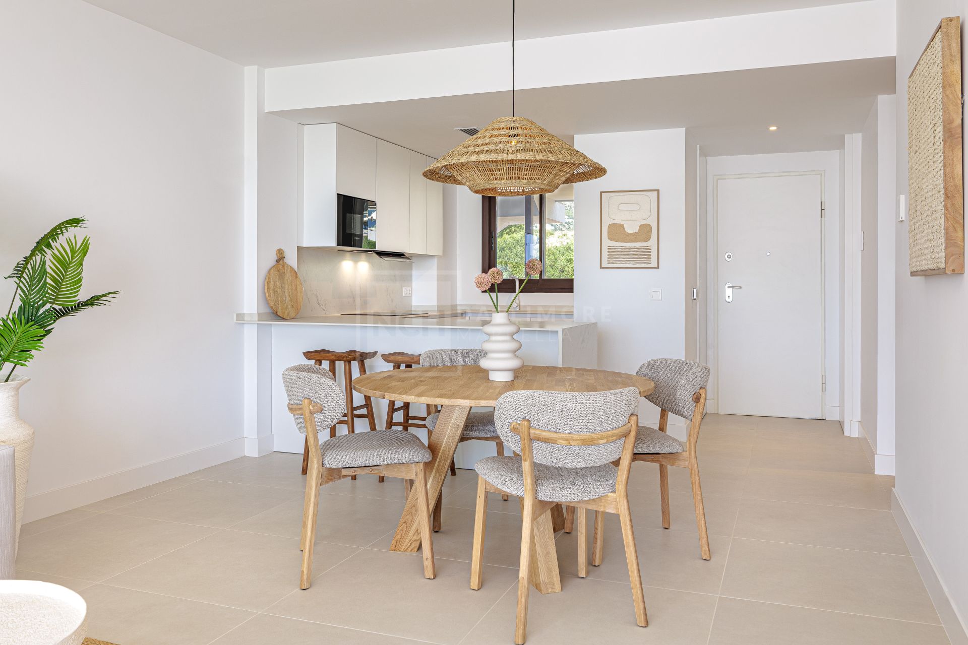 Moderno Apartamento con Magnífico Espacio Exterior en Lomas del Higuerón