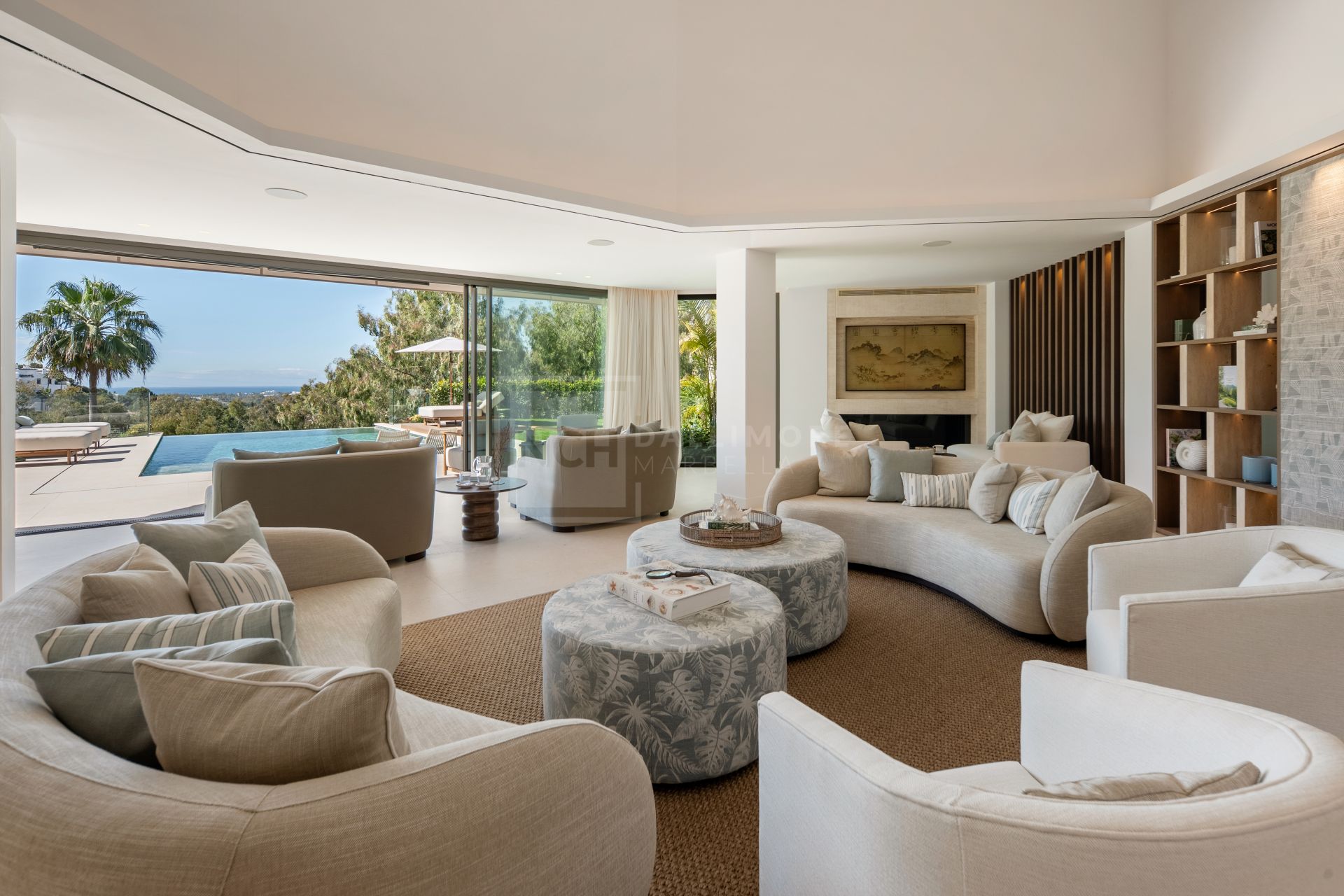 Villa de seis dormitorios con spa privado y vistas al mar