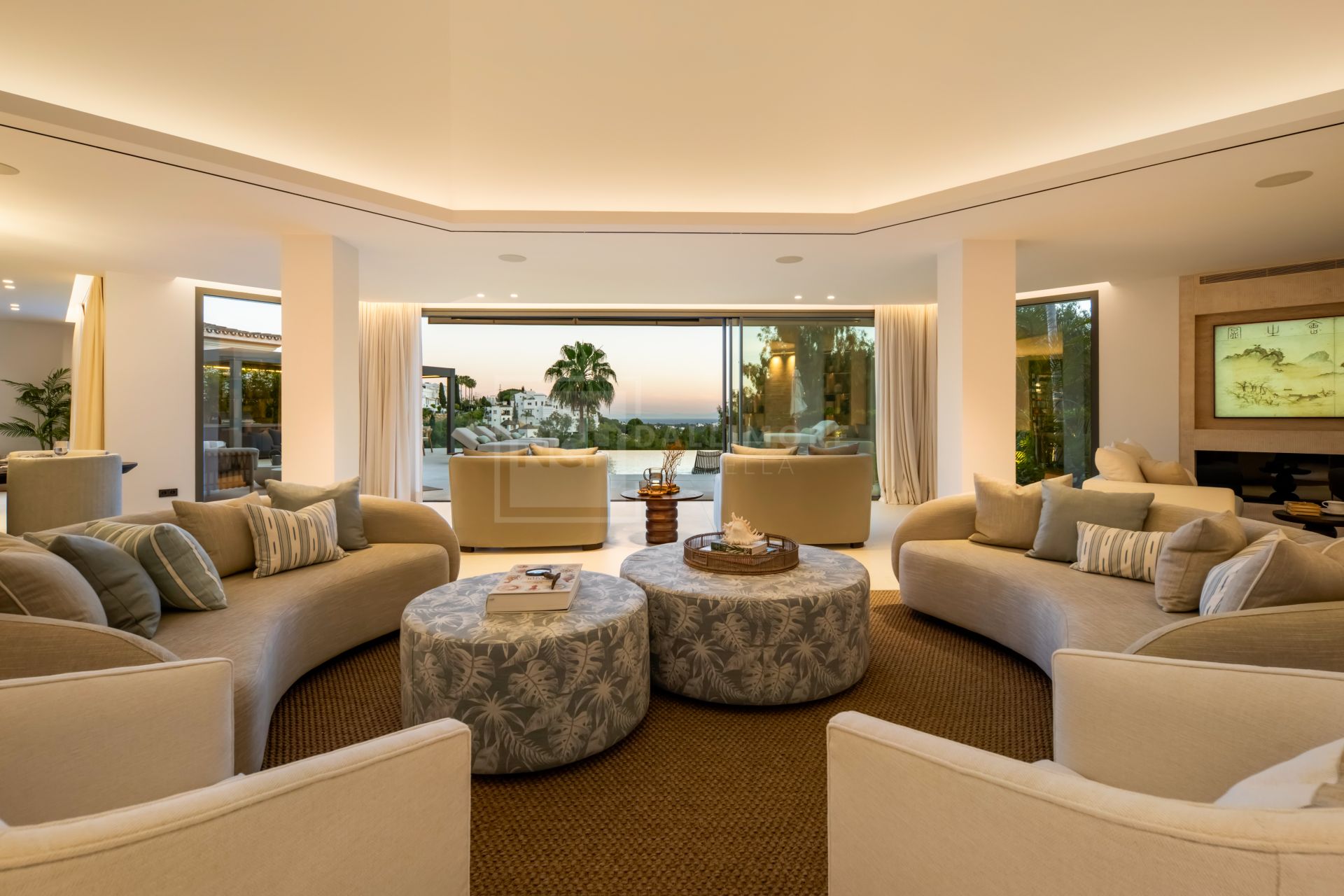Villa de seis dormitorios con spa privado y vistas al mar