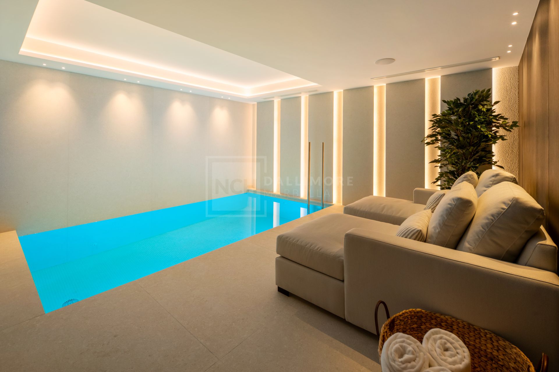 Villa de seis dormitorios con spa privado y vistas al mar
