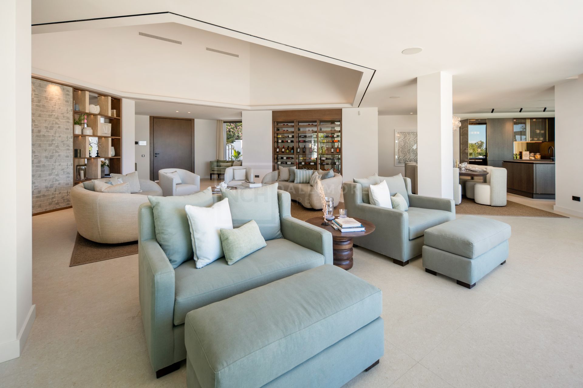 Villa de seis dormitorios con spa privado y vistas al mar