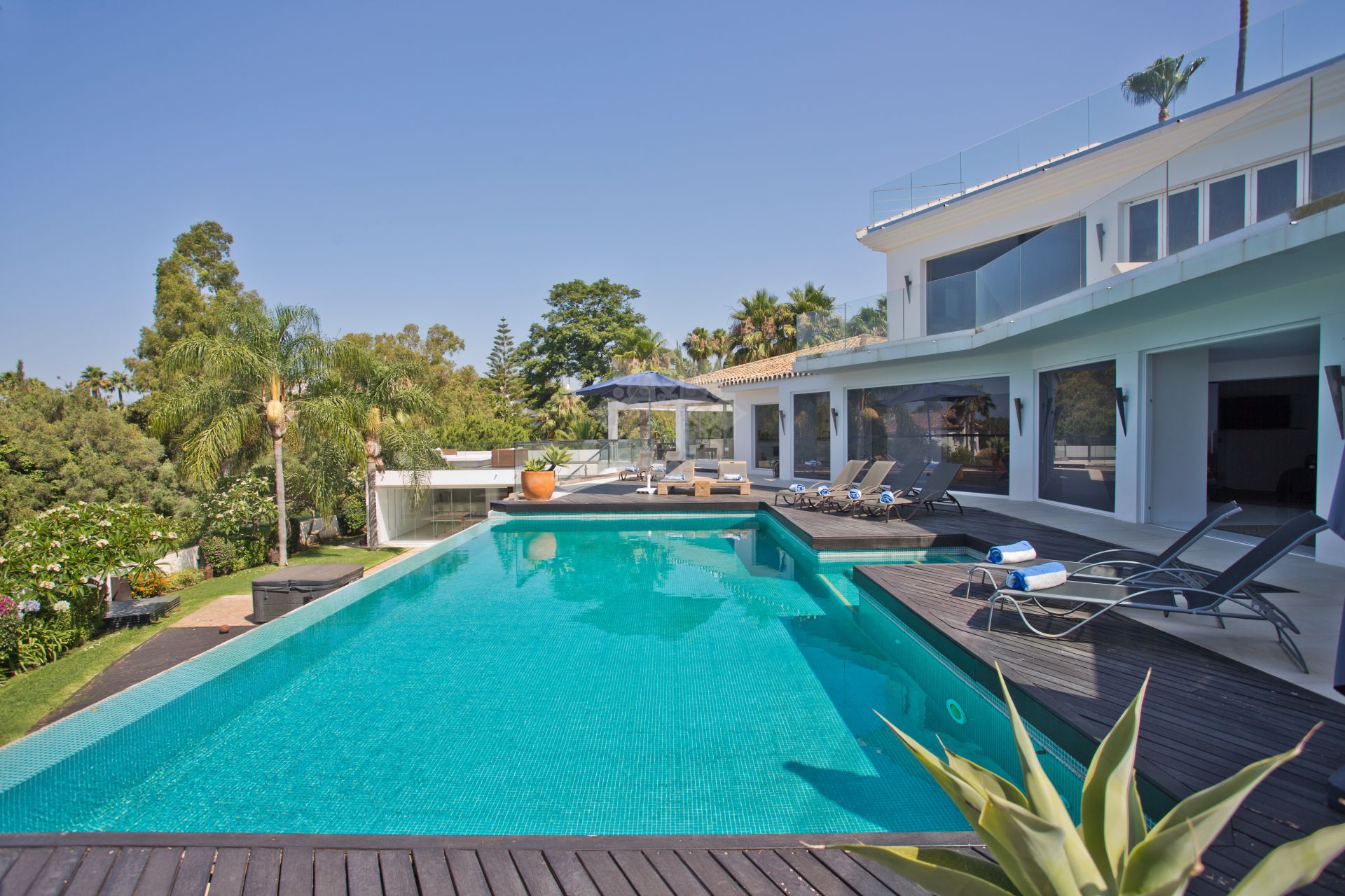 Villa in Hacienda las Chapas, Marbella