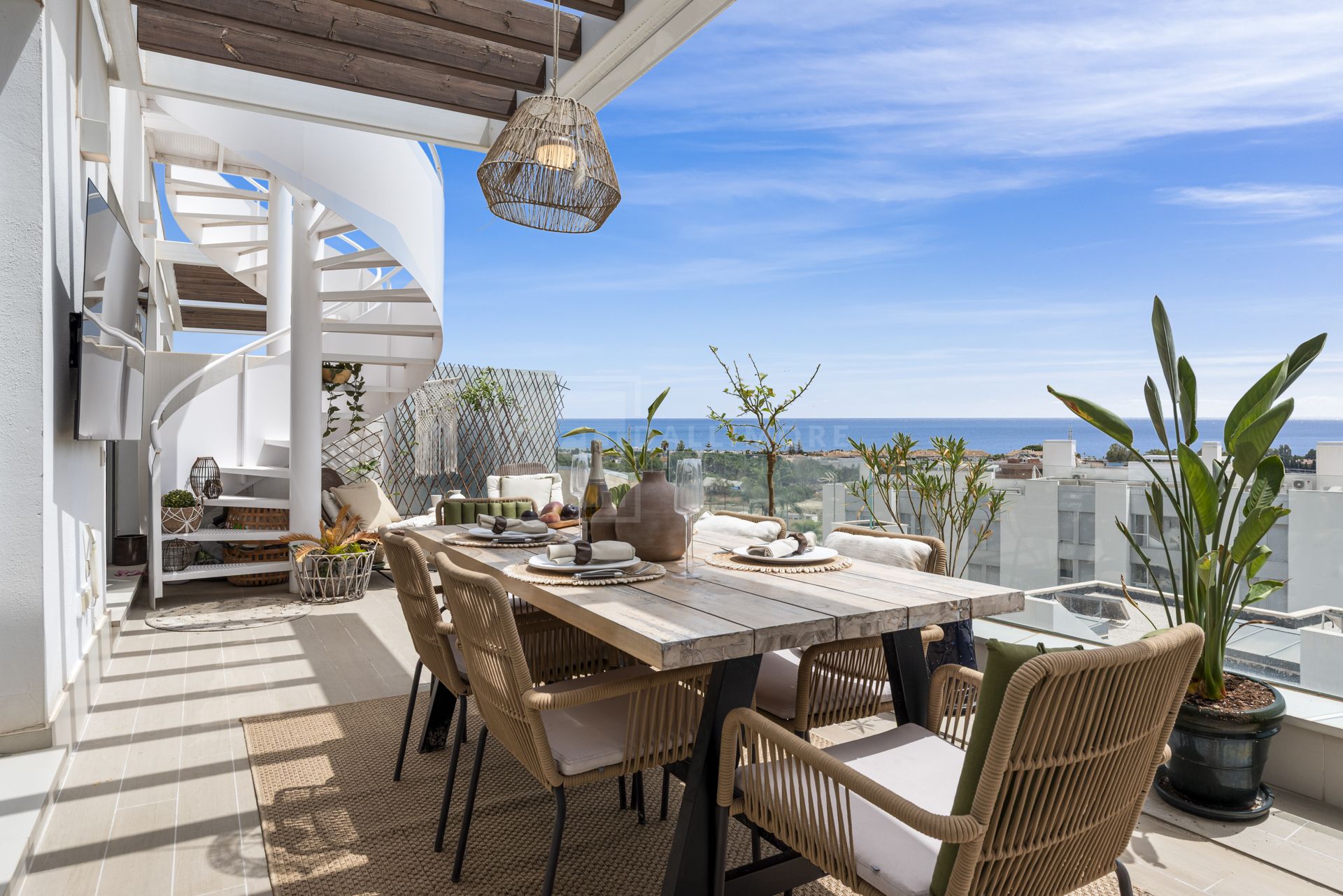 Elegant Penthouse with Rooftop Solarium in Le Mirage Phase III, Cancelada