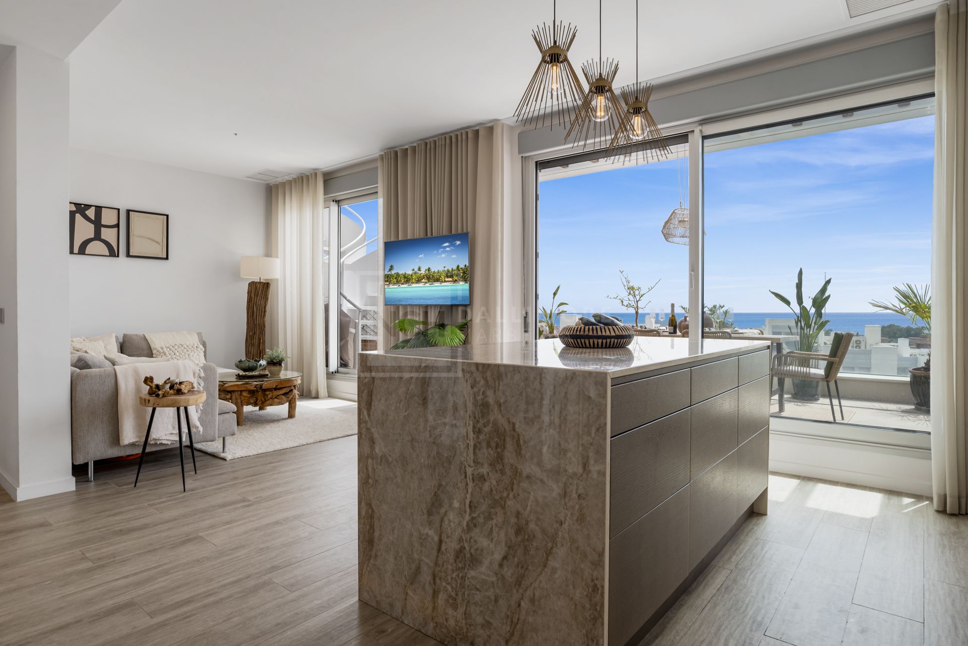 Elegant Penthouse with Rooftop Solarium in Le Mirage Phase III, Cancelada