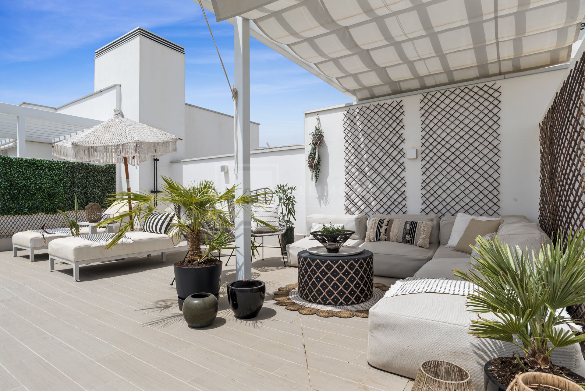 Elegant Penthouse with Rooftop Solarium in Le Mirage Phase III, Cancelada