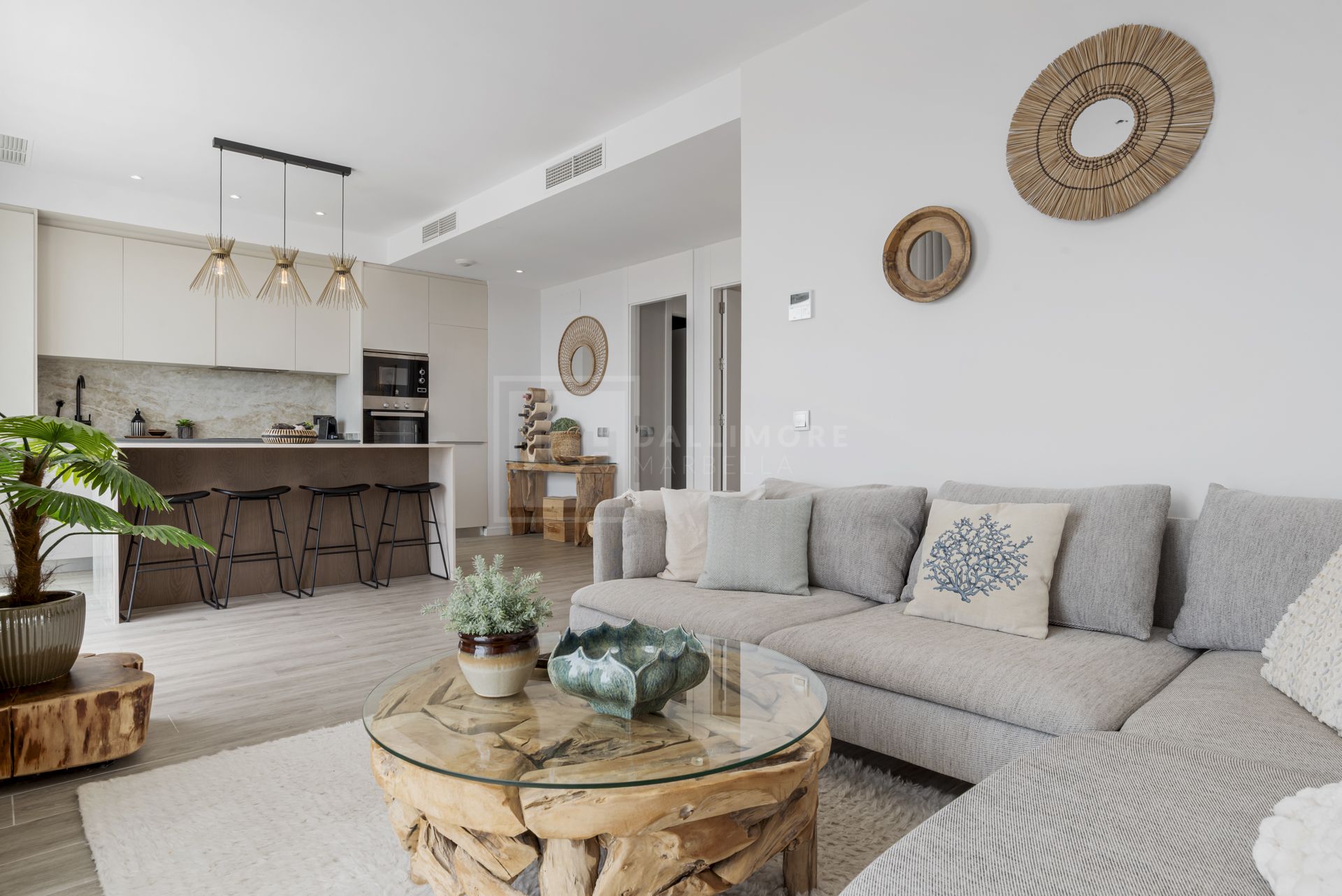 Elegant Penthouse with Rooftop Solarium in Le Mirage Phase III, Cancelada