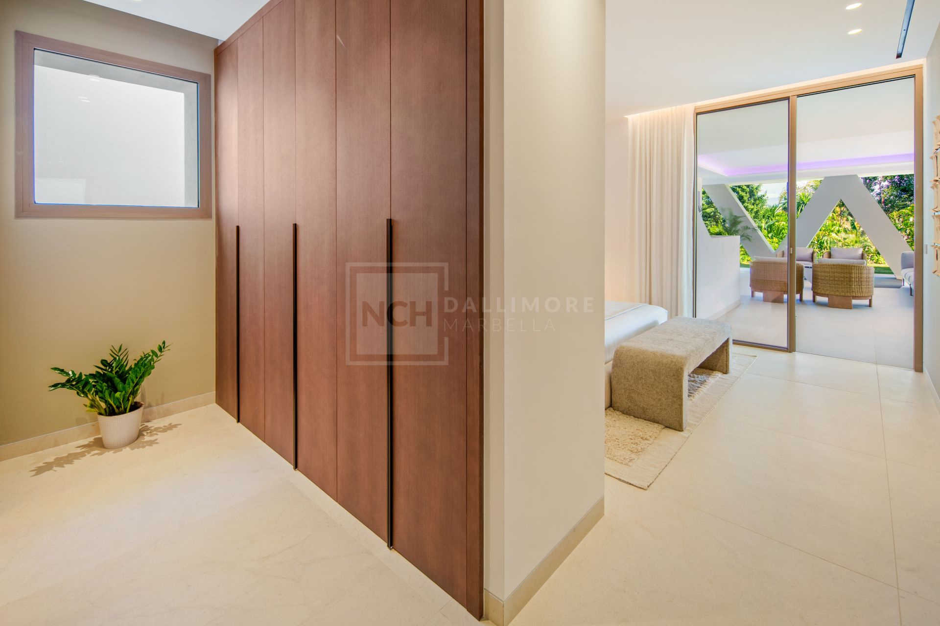 Panoramic Contemporary Villa Overlooking Golf Valley and La Concha