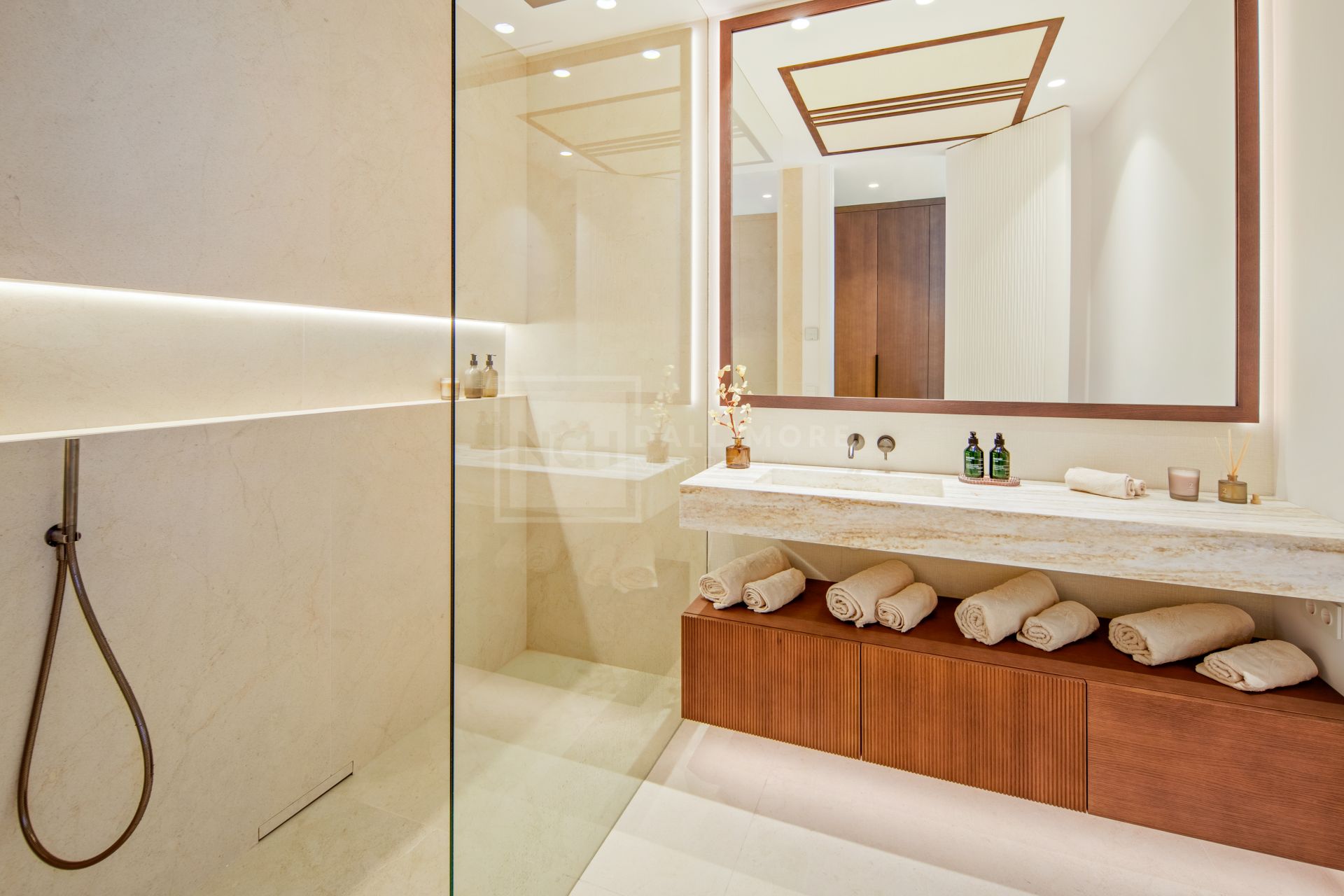 Panoramic Contemporary Villa Overlooking Golf Valley and La Concha