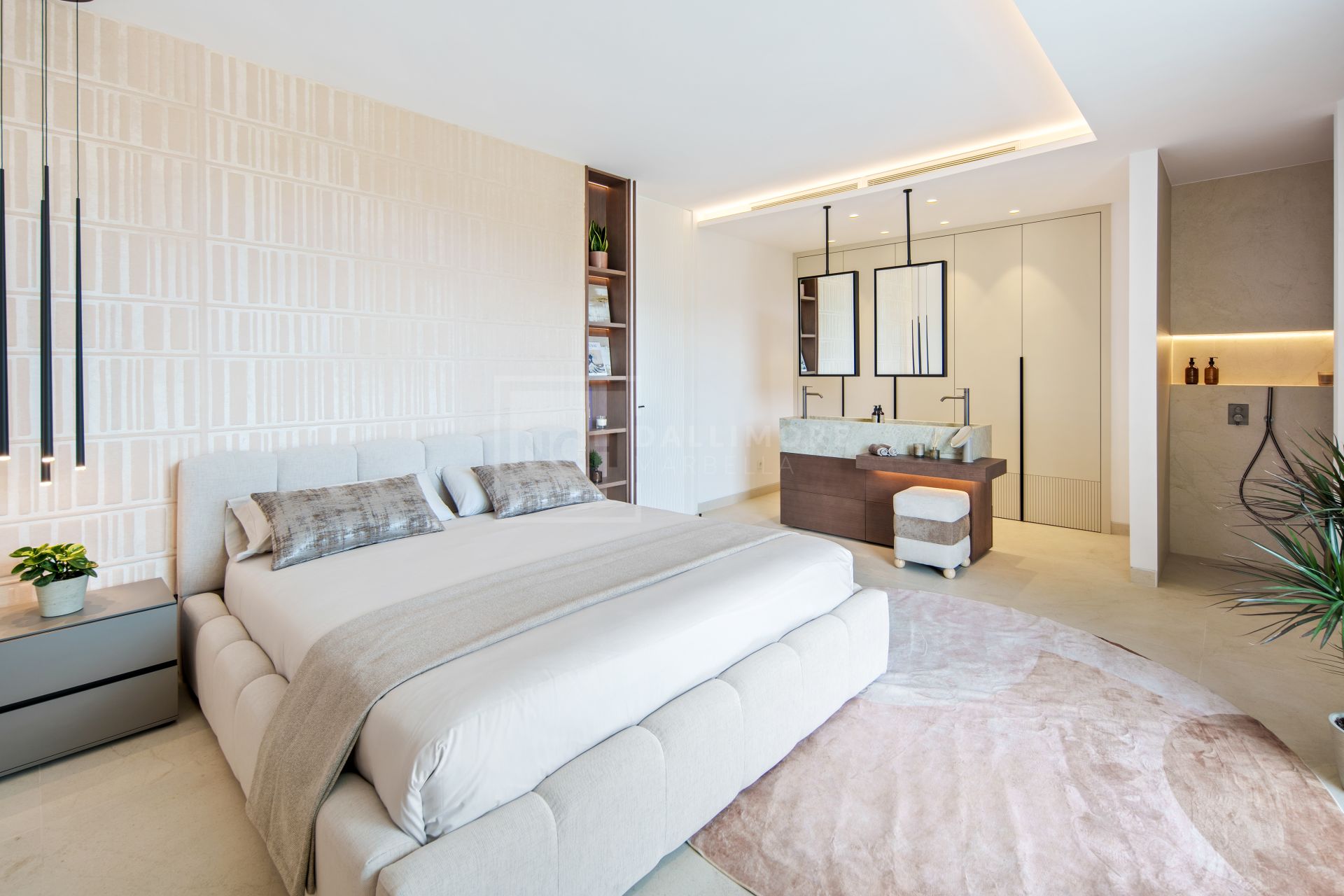 Panoramic Contemporary Villa Overlooking Golf Valley and La Concha