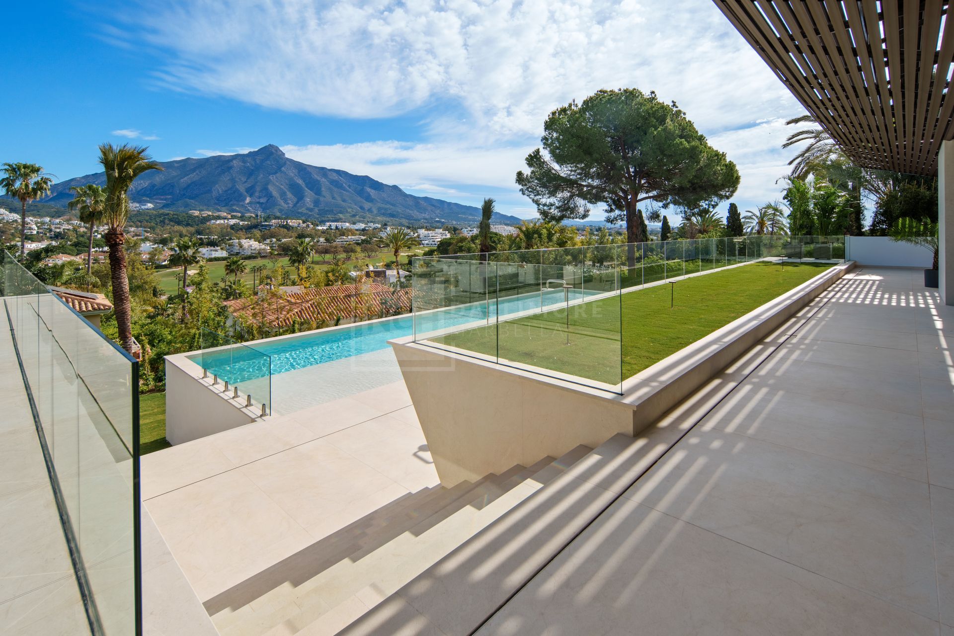 Panoramic Contemporary Villa Overlooking Golf Valley and La Concha