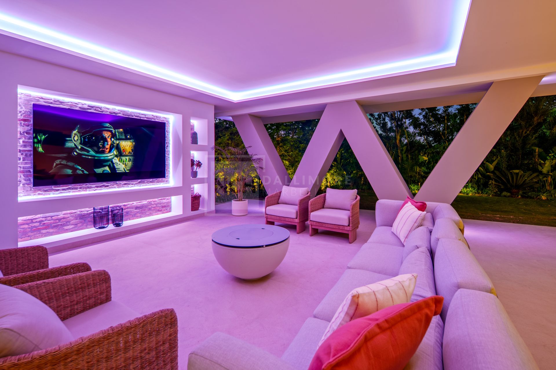 Panoramic Contemporary Villa Overlooking Golf Valley and La Concha