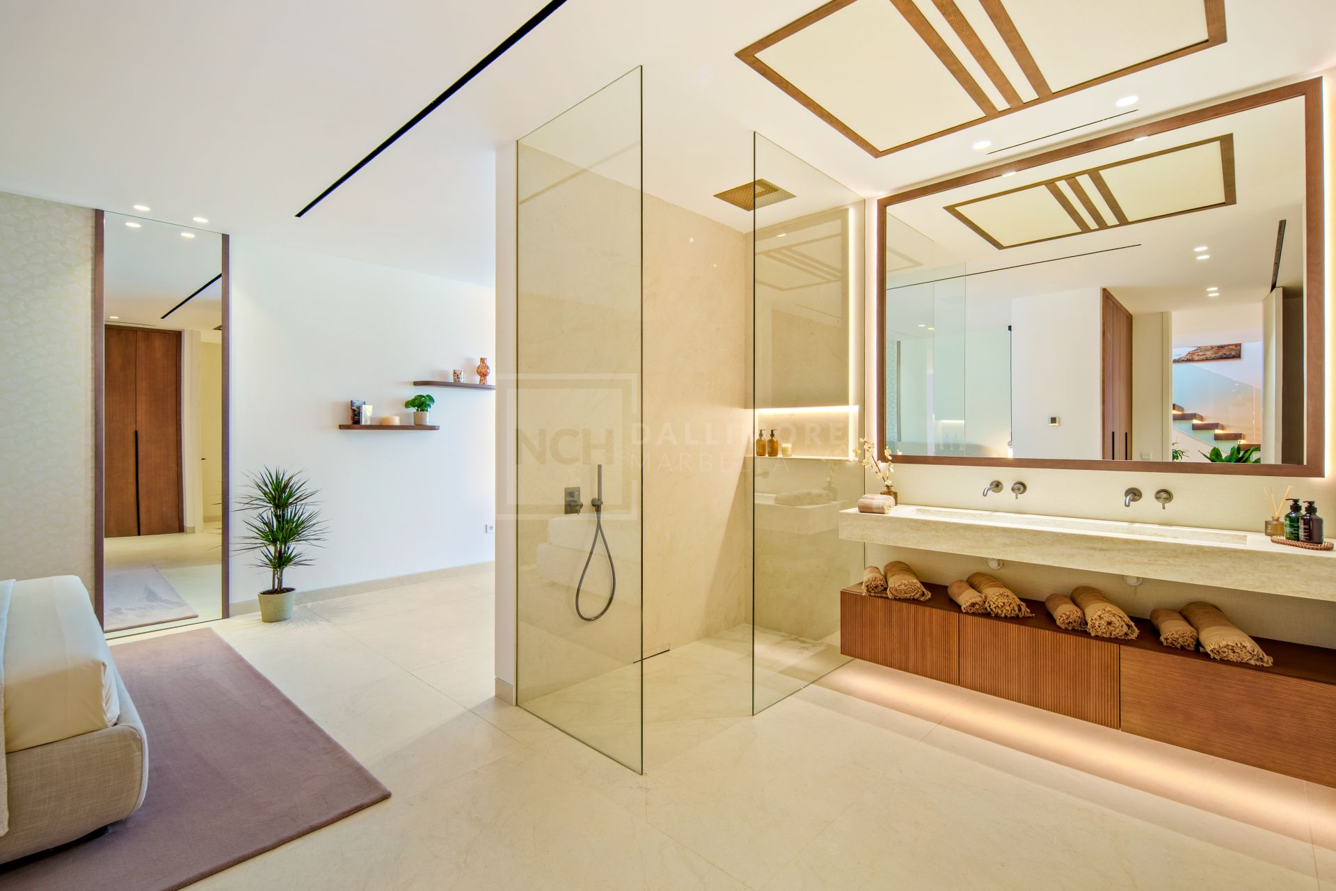 Panoramic Contemporary Villa Overlooking Golf Valley and La Concha