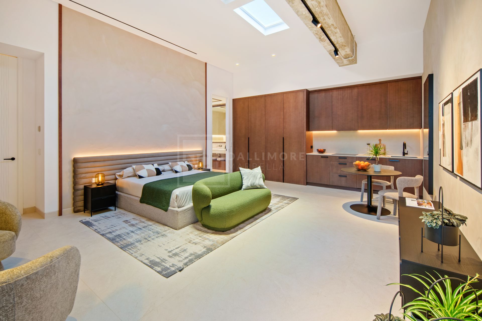 Panoramic Contemporary Villa Overlooking Golf Valley and La Concha