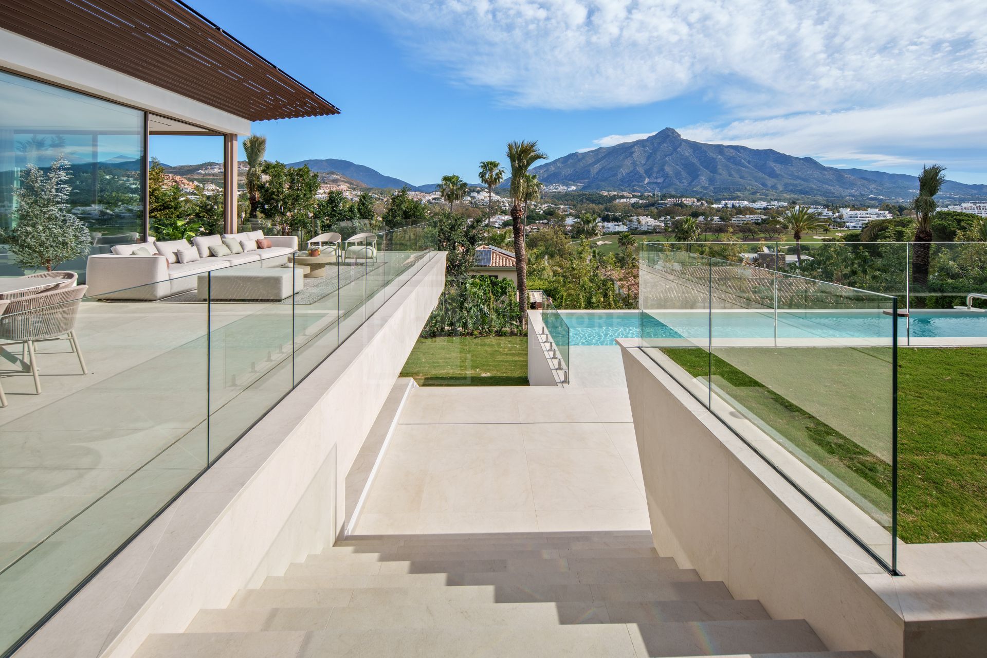 Panoramic Contemporary Villa Overlooking Golf Valley and La Concha