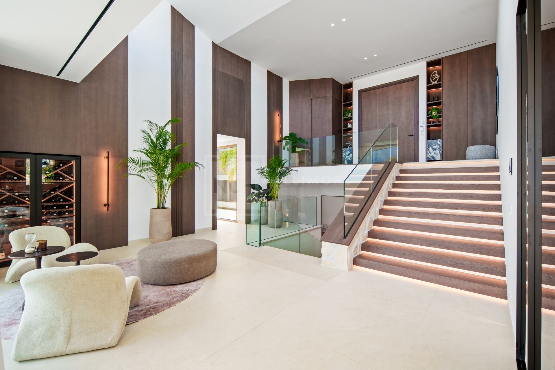 Panoramic Contemporary Villa Overlooking Golf Valley and La Concha