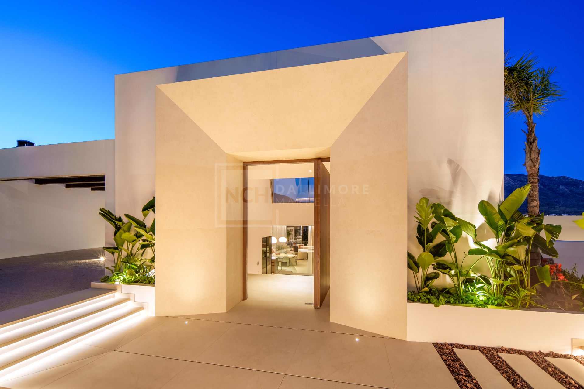Panoramic Contemporary Villa Overlooking Golf Valley and La Concha