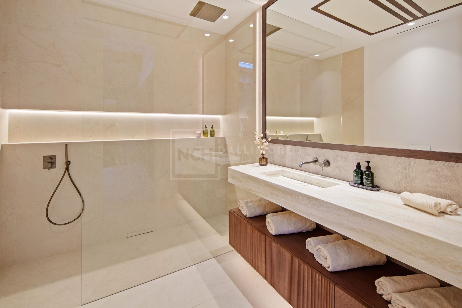 Panoramic Contemporary Villa Overlooking Golf Valley and La Concha