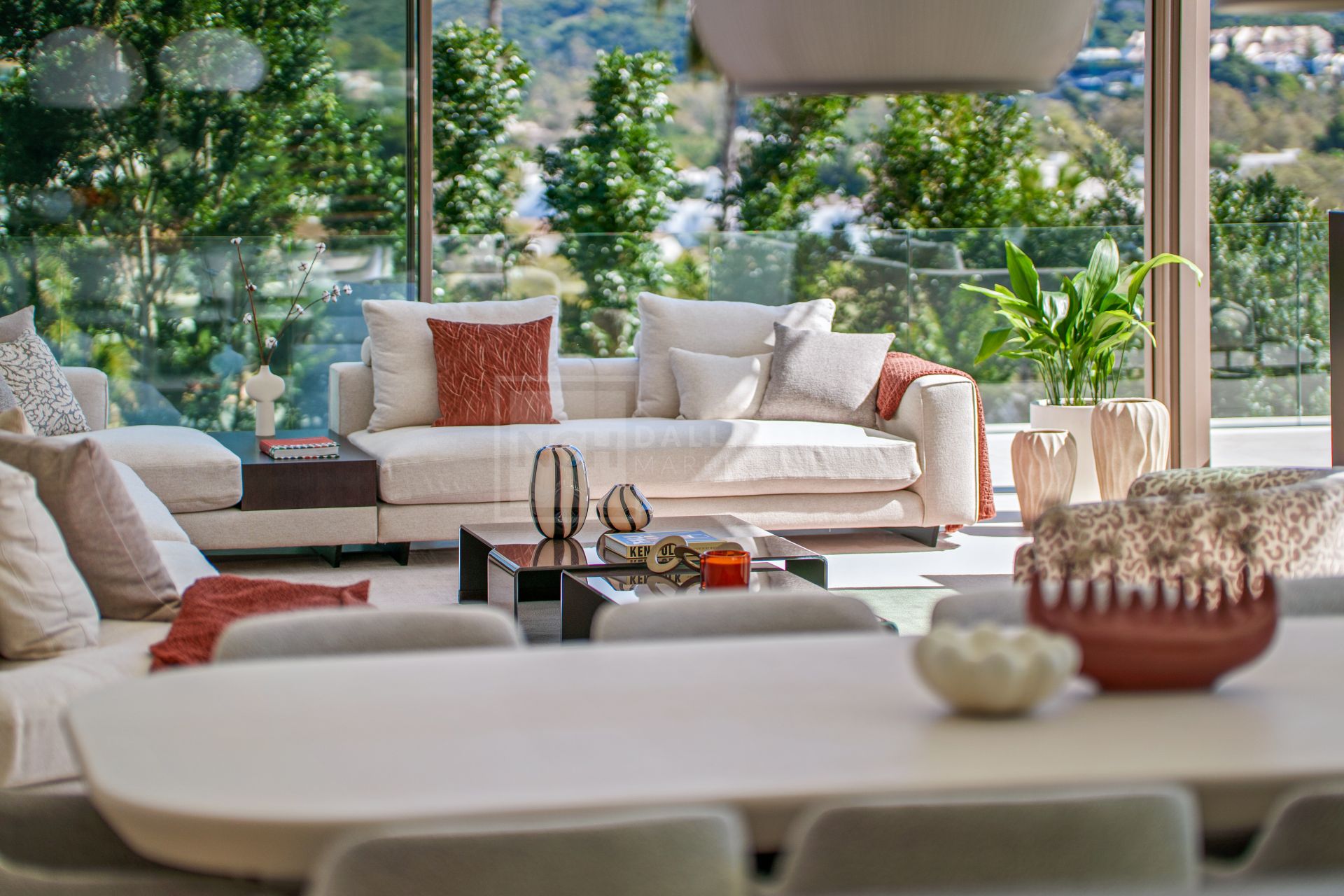 Panoramic Contemporary Villa Overlooking Golf Valley and La Concha