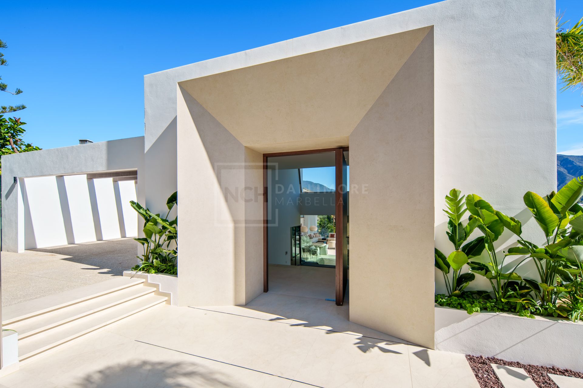 Panoramic Contemporary Villa Overlooking Golf Valley and La Concha