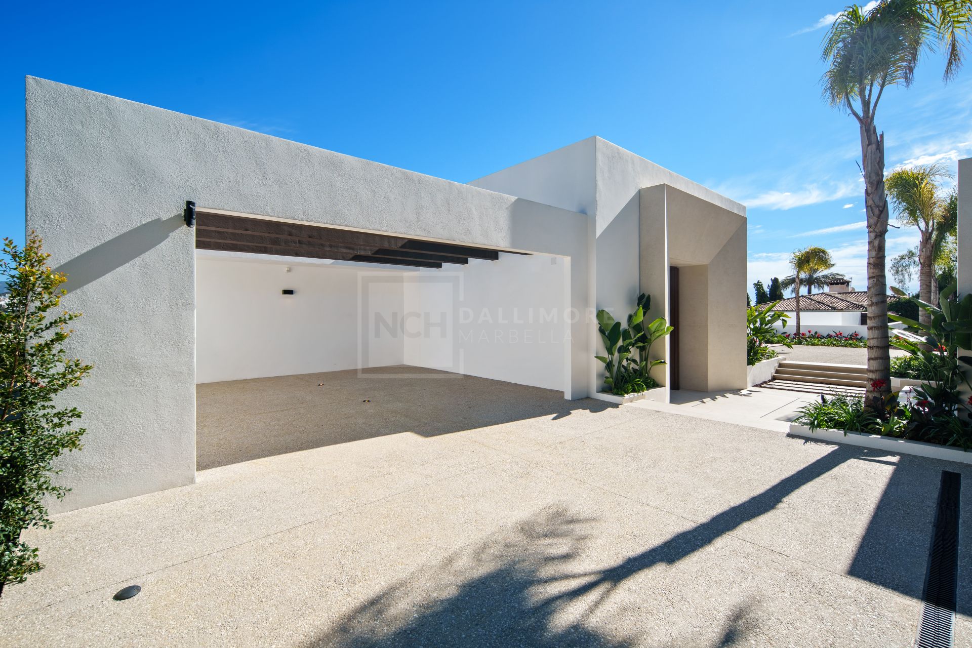 Panoramic Contemporary Villa Overlooking Golf Valley and La Concha