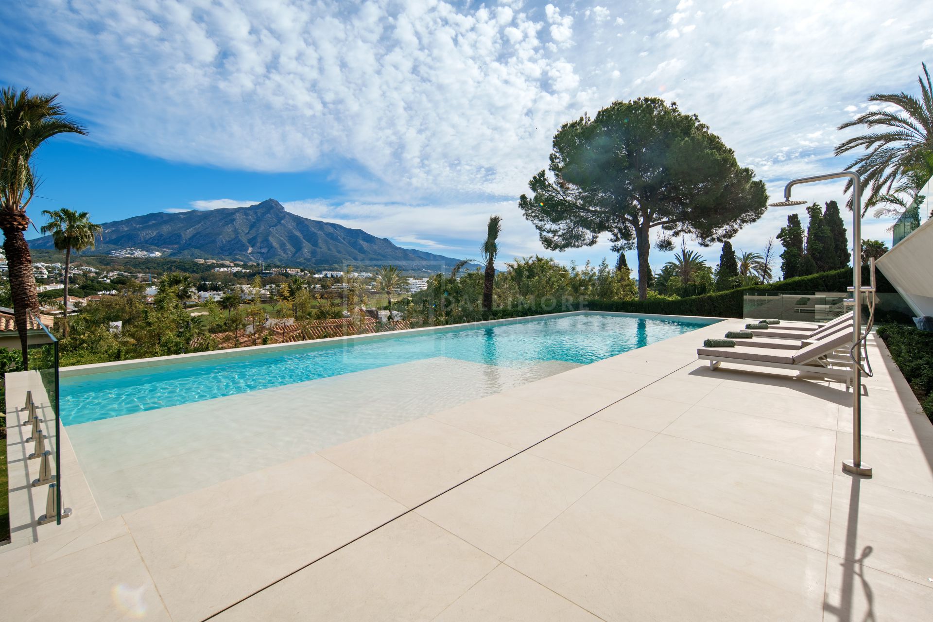 Panoramic Contemporary Villa Overlooking Golf Valley and La Concha