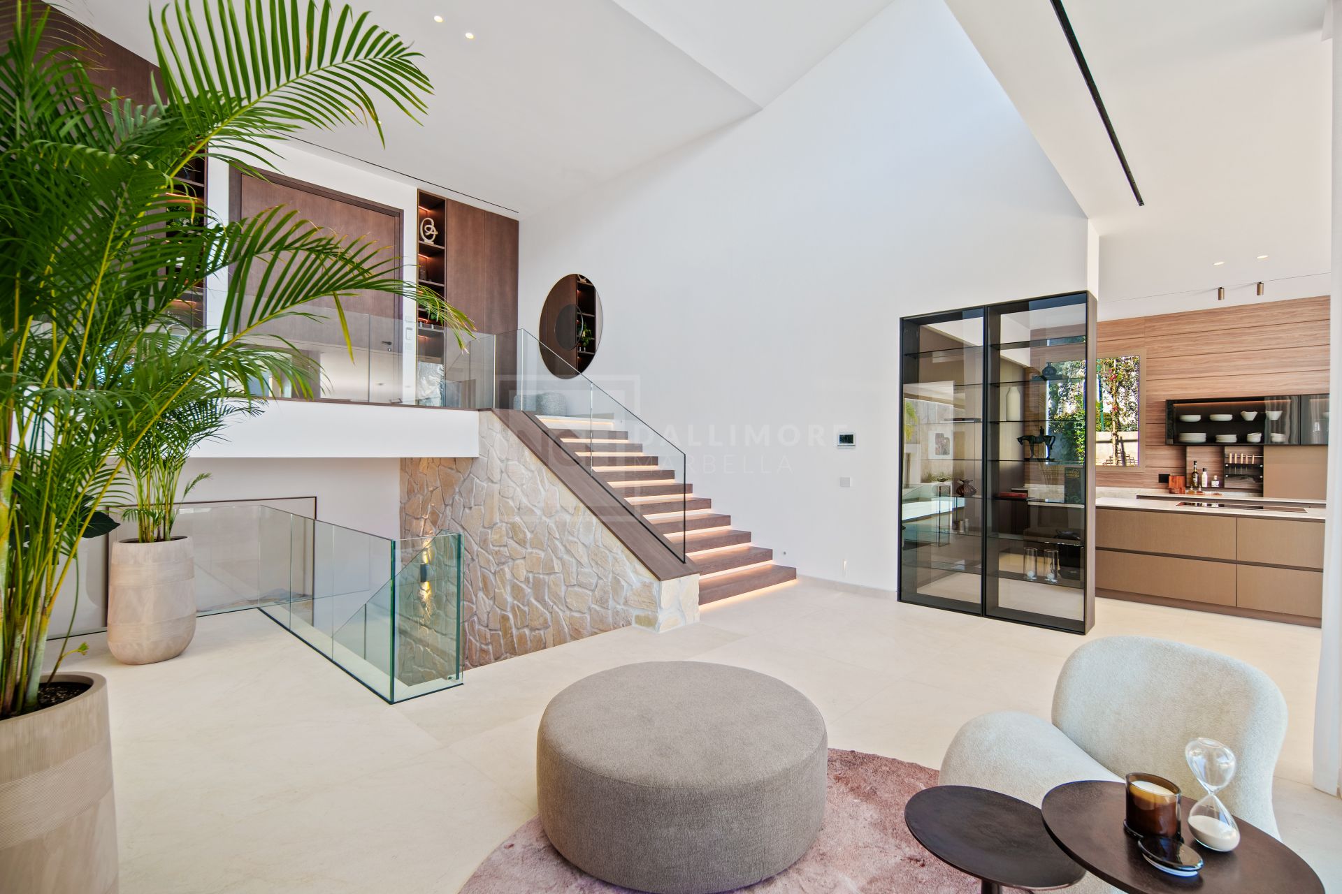 Panoramic Contemporary Villa Overlooking Golf Valley and La Concha