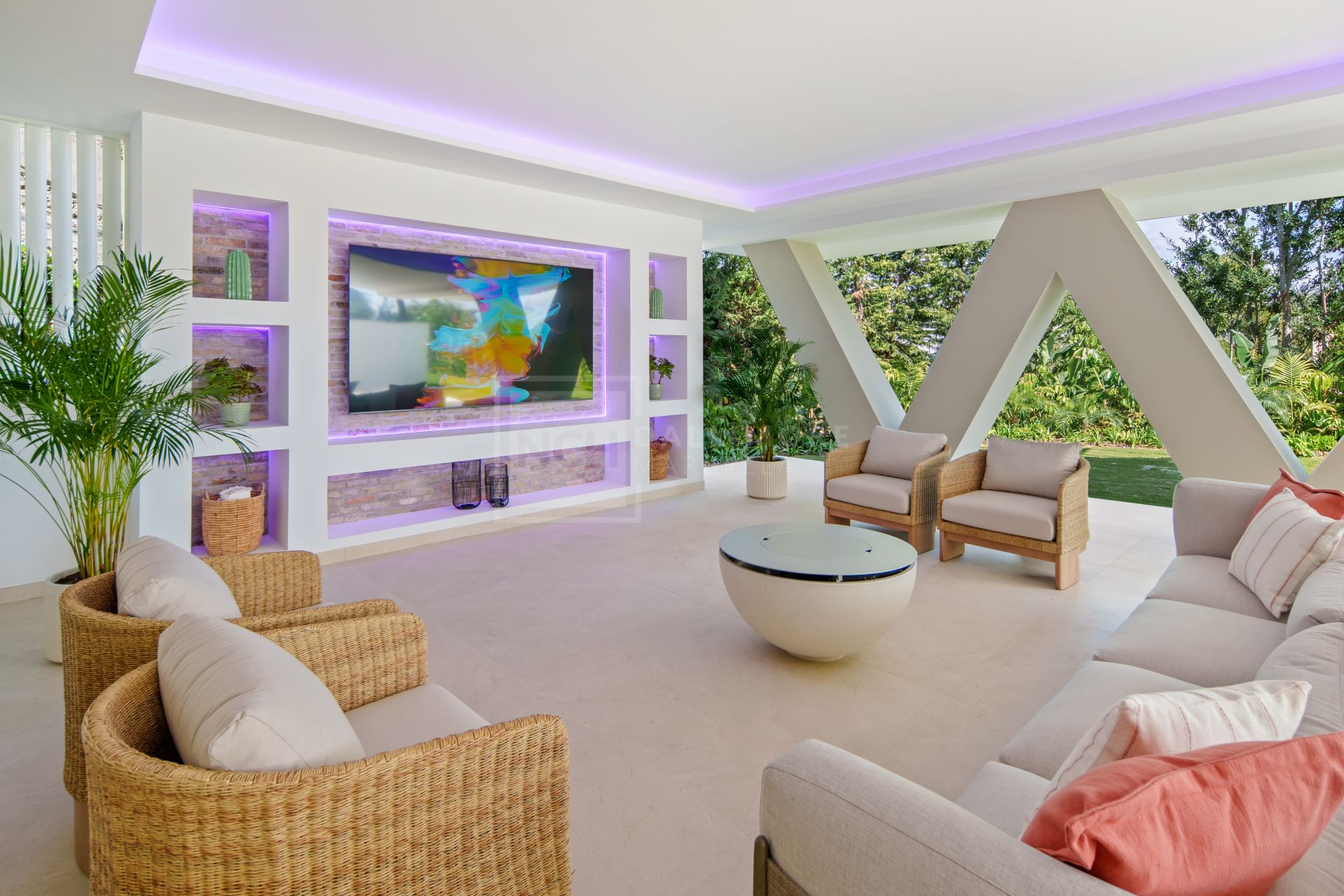 Panoramic Contemporary Villa Overlooking Golf Valley and La Concha