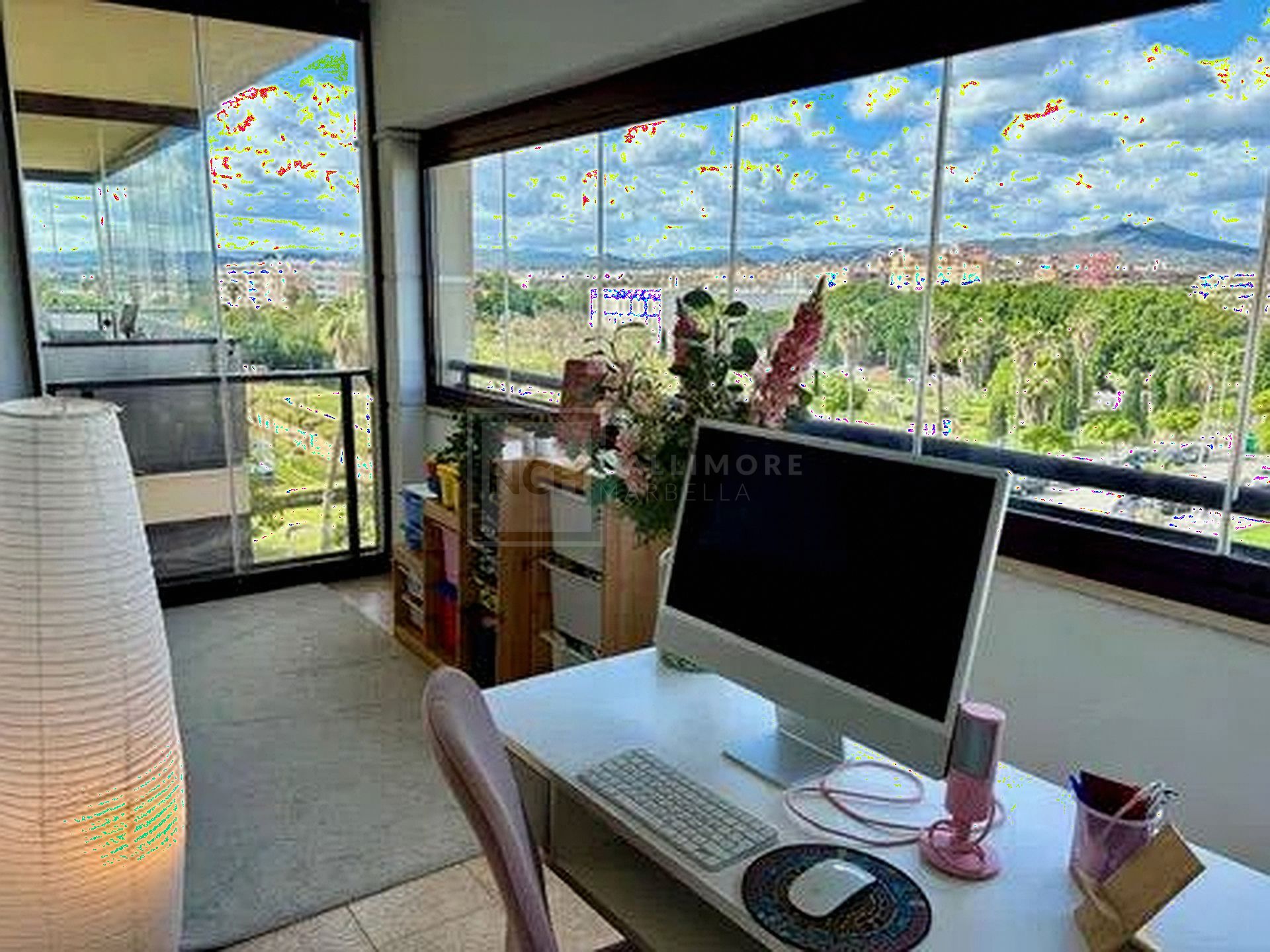Apartamento de 3 Dormitorios con Vista al Mar a Pocos Pasos de la Playa en Málaga