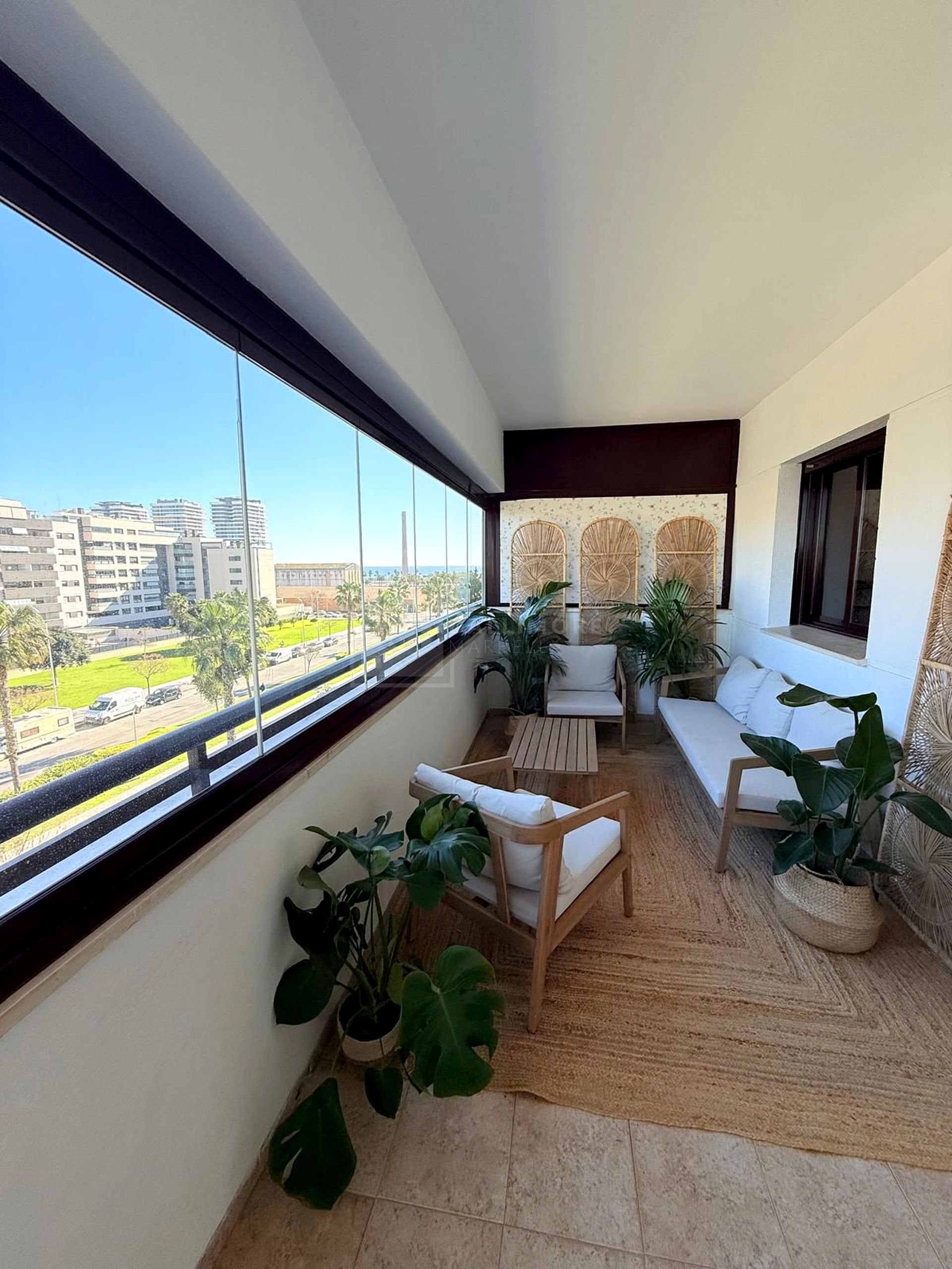 Apartamento de 3 Dormitorios con Vista al Mar a Pocos Pasos de la Playa en Málaga