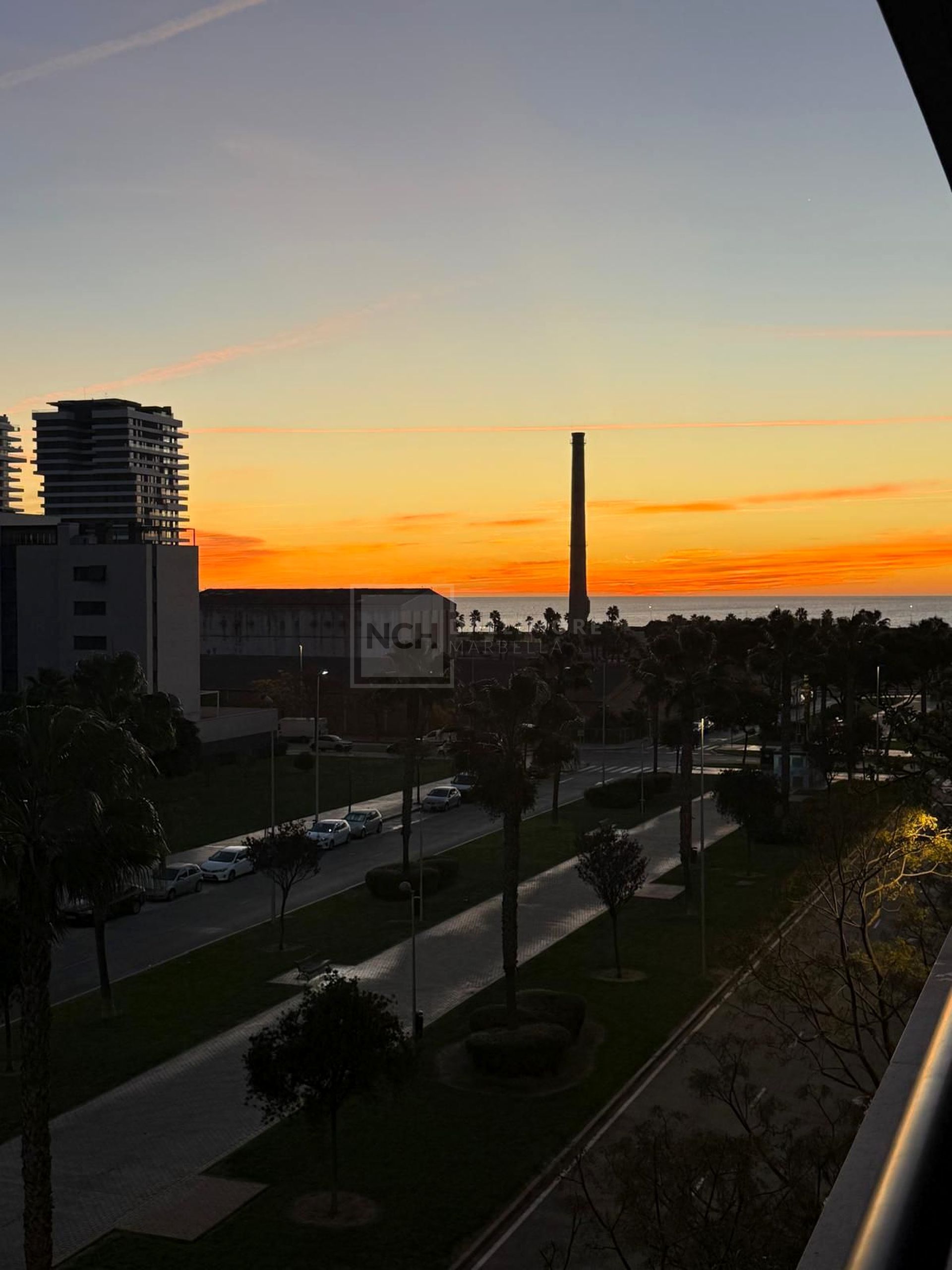Apartamento de 3 Dormitorios con Vista al Mar a Pocos Pasos de la Playa en Málaga