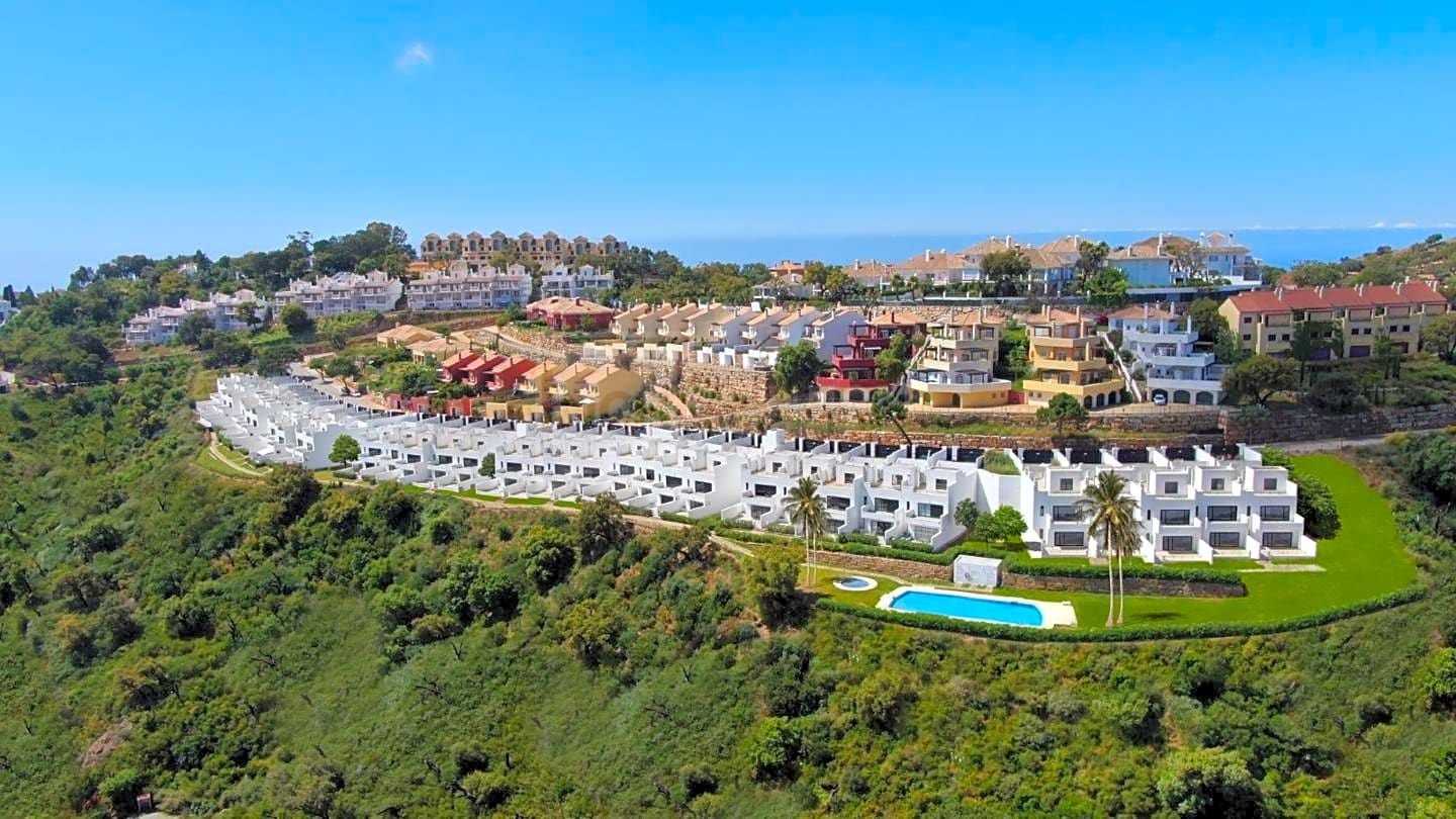 Modern Townhouse with Amazing Views in La Mairena